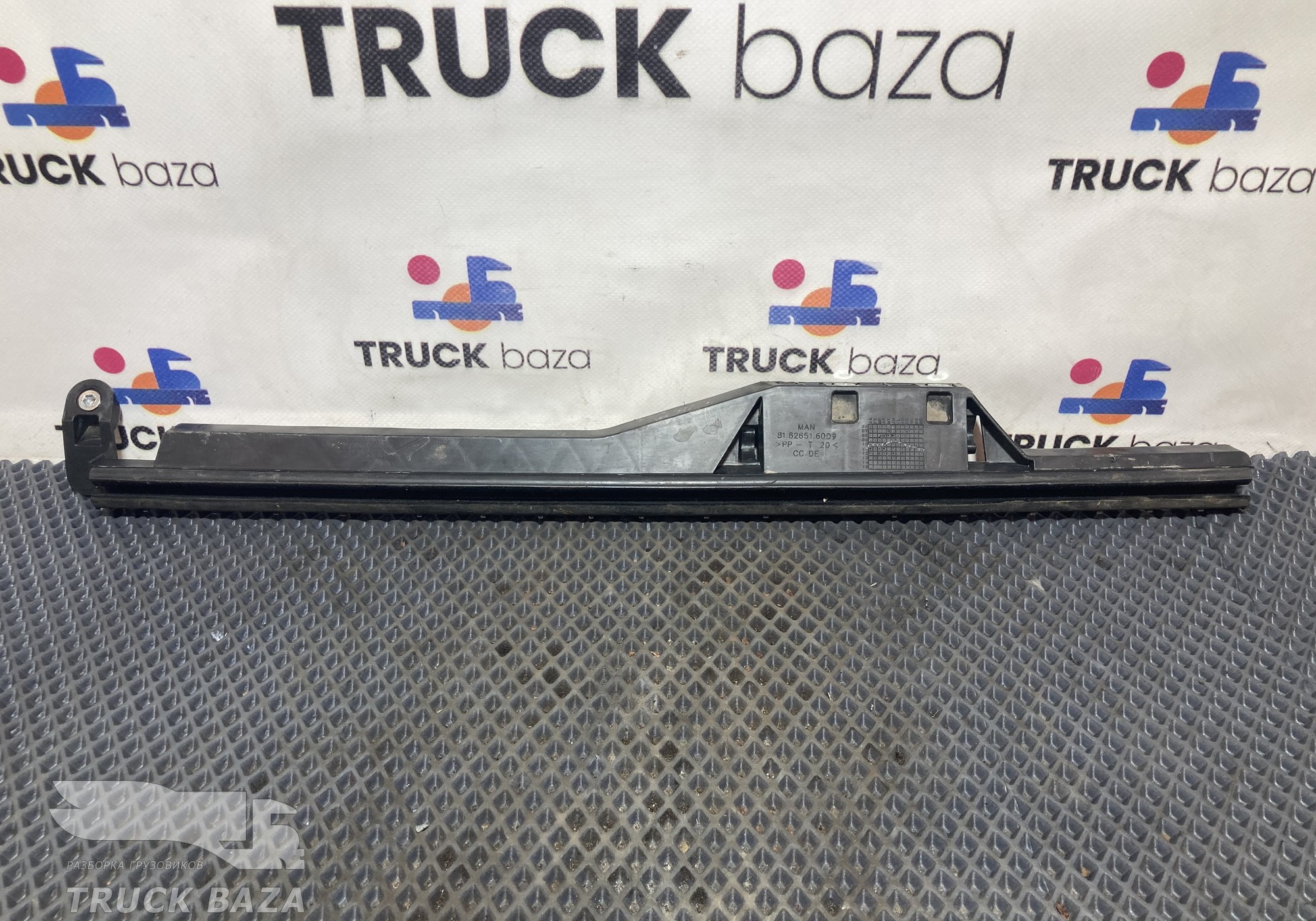 81626516009 Направляющая стекла двери левой для Man TGS II (с 2012)