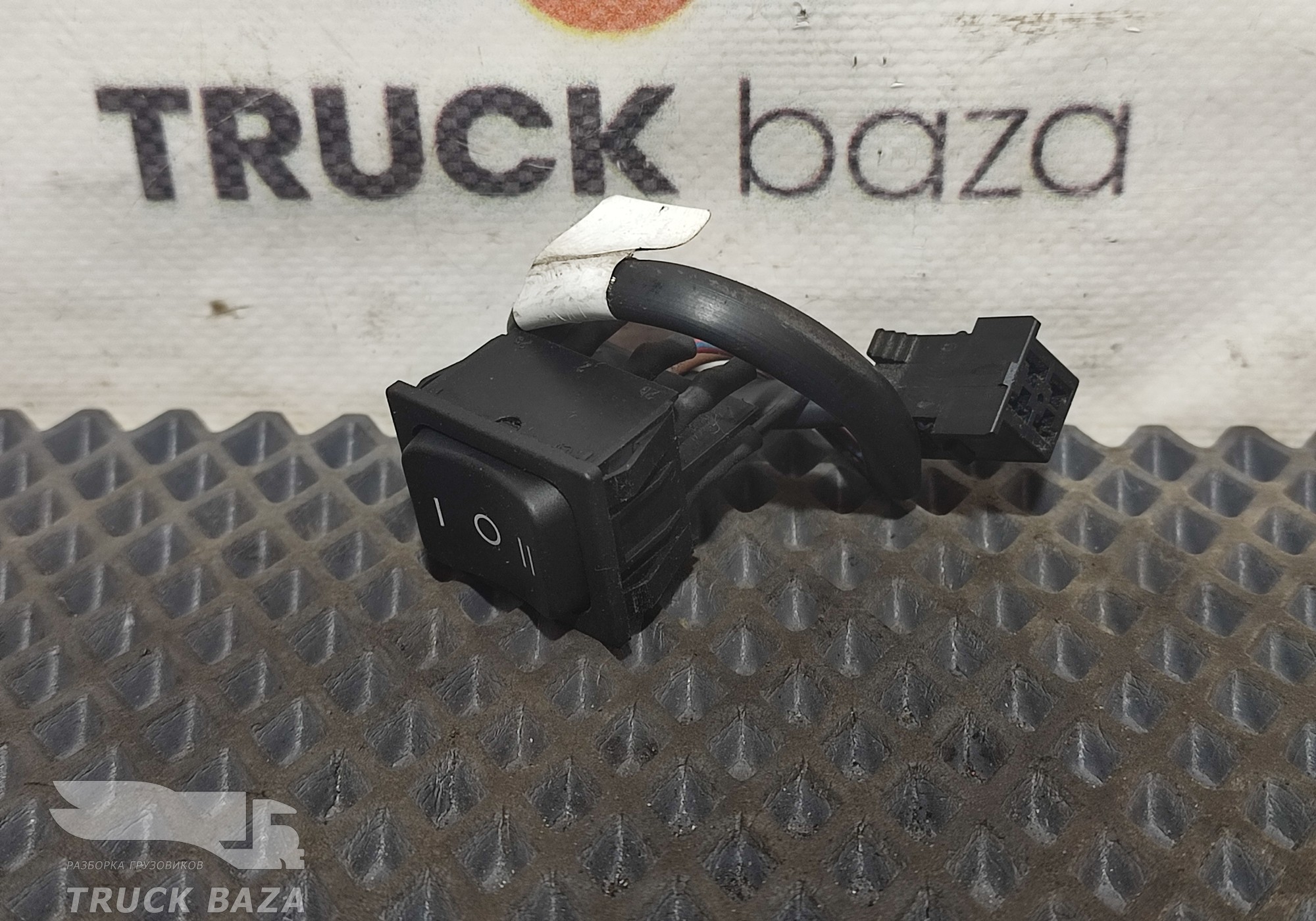 31110002 Кнопка регулировки подогрева водительского сиденья для КАМАЗ 5490 (с 2013)