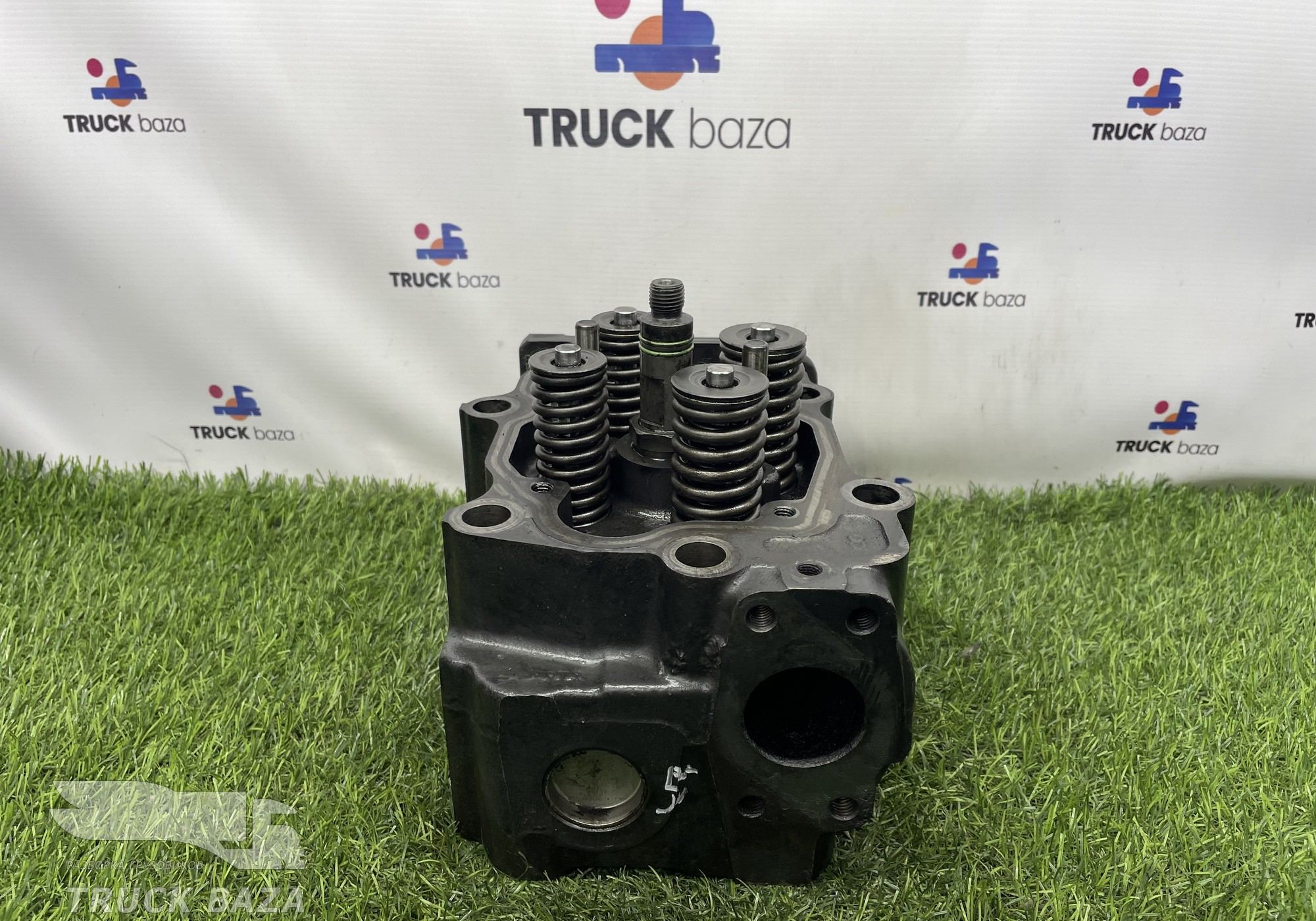 1388084 Головка блока цилиндров