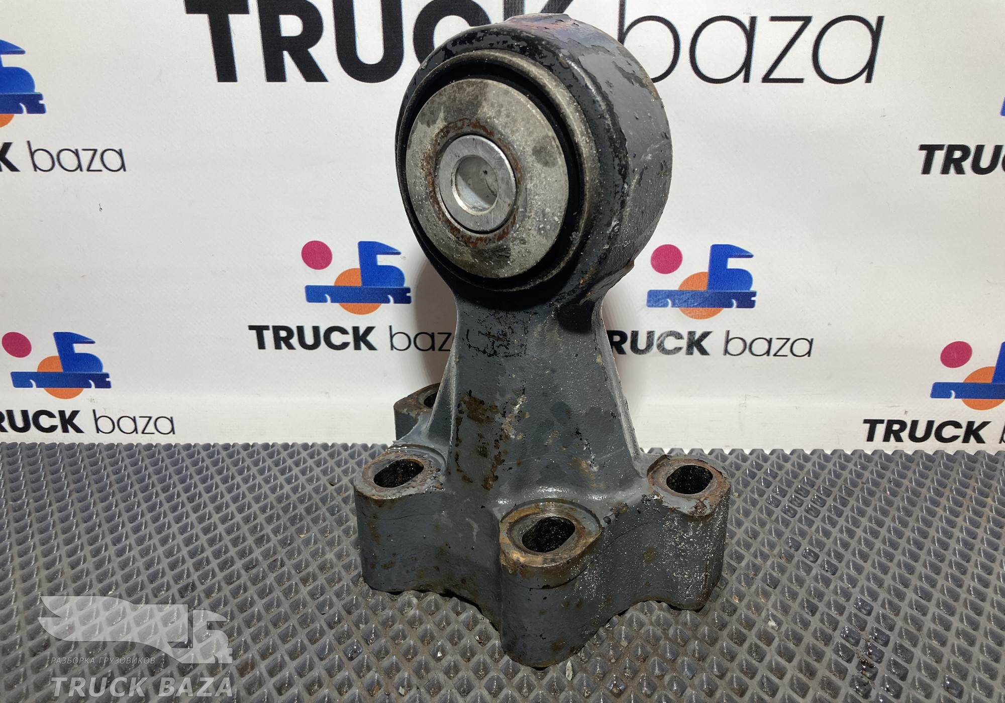 1303522 Кронштейн торсиона кабины левый