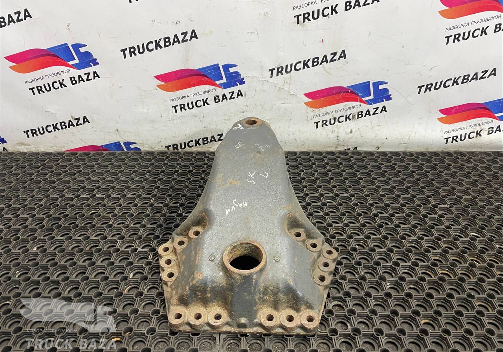 1364275 Кронштейн задней рессоры для Scania 4-series R (с 1995 по 2007)