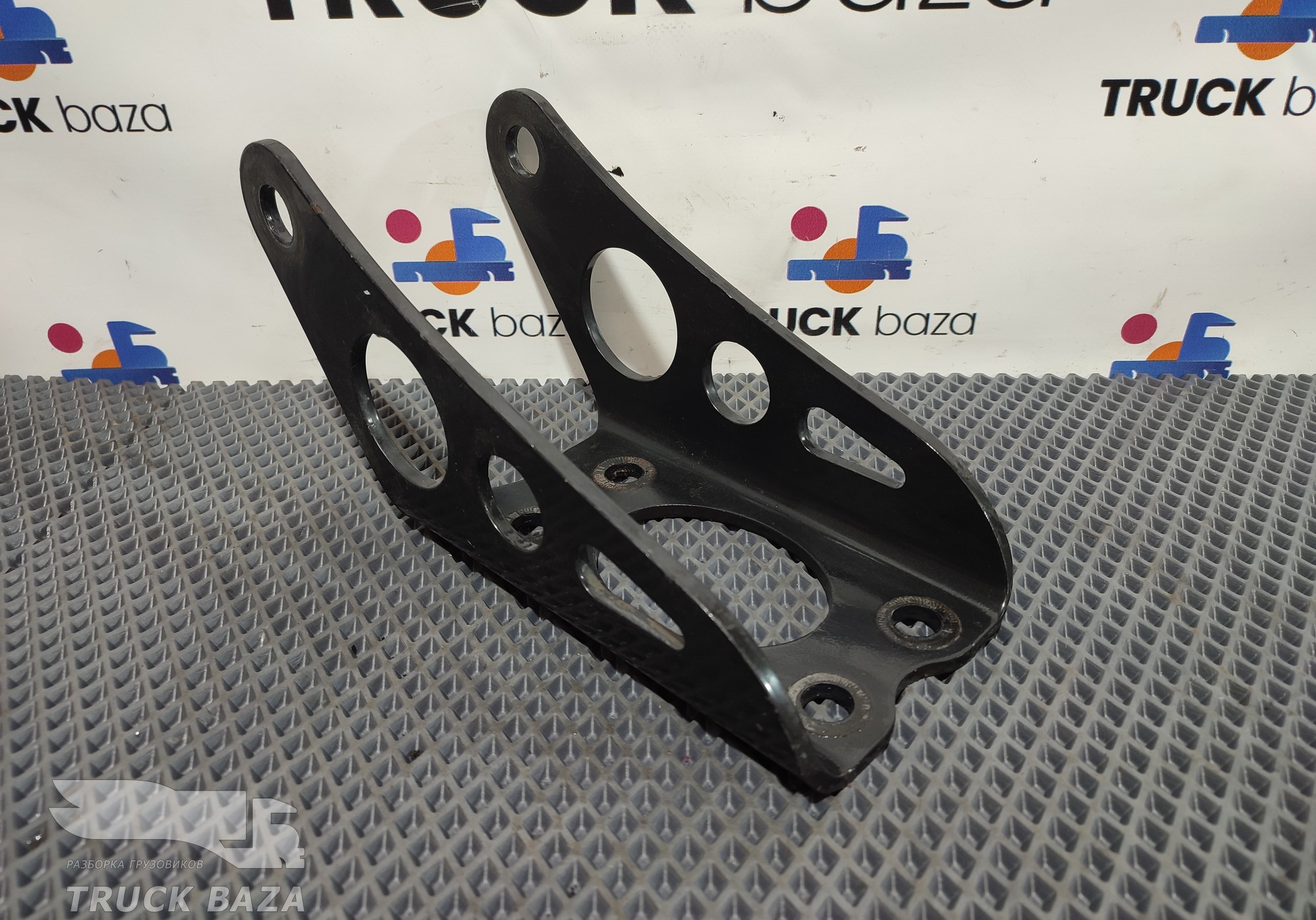 81437400195 Кронштейн амортизатора переднего