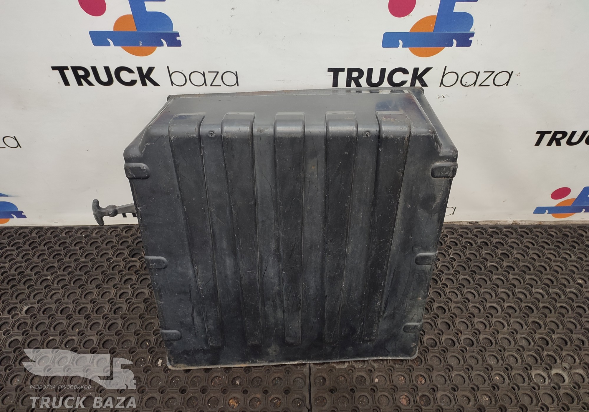 6580370315910 Крышка ящика АКБ для КАМАЗ 5490 (с 2013)