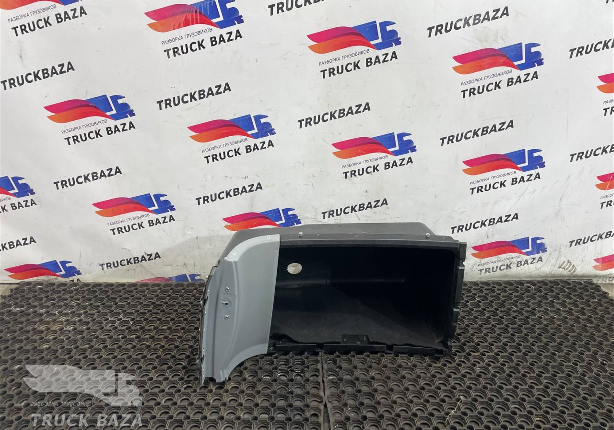 0008401525 Ящик вещевой верхний центральный для Mercedes-Benz Actros MP3 (с 2008)