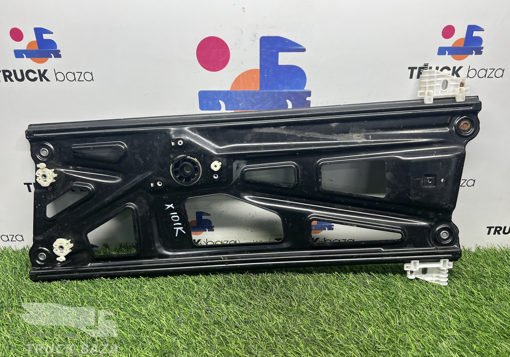 1881914 Стеклоподъемник левый для Daf XF106 (с 2012)