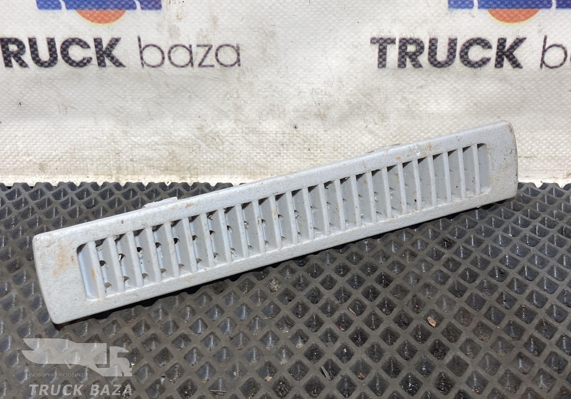 810W619500416 Решетка вентиляционная