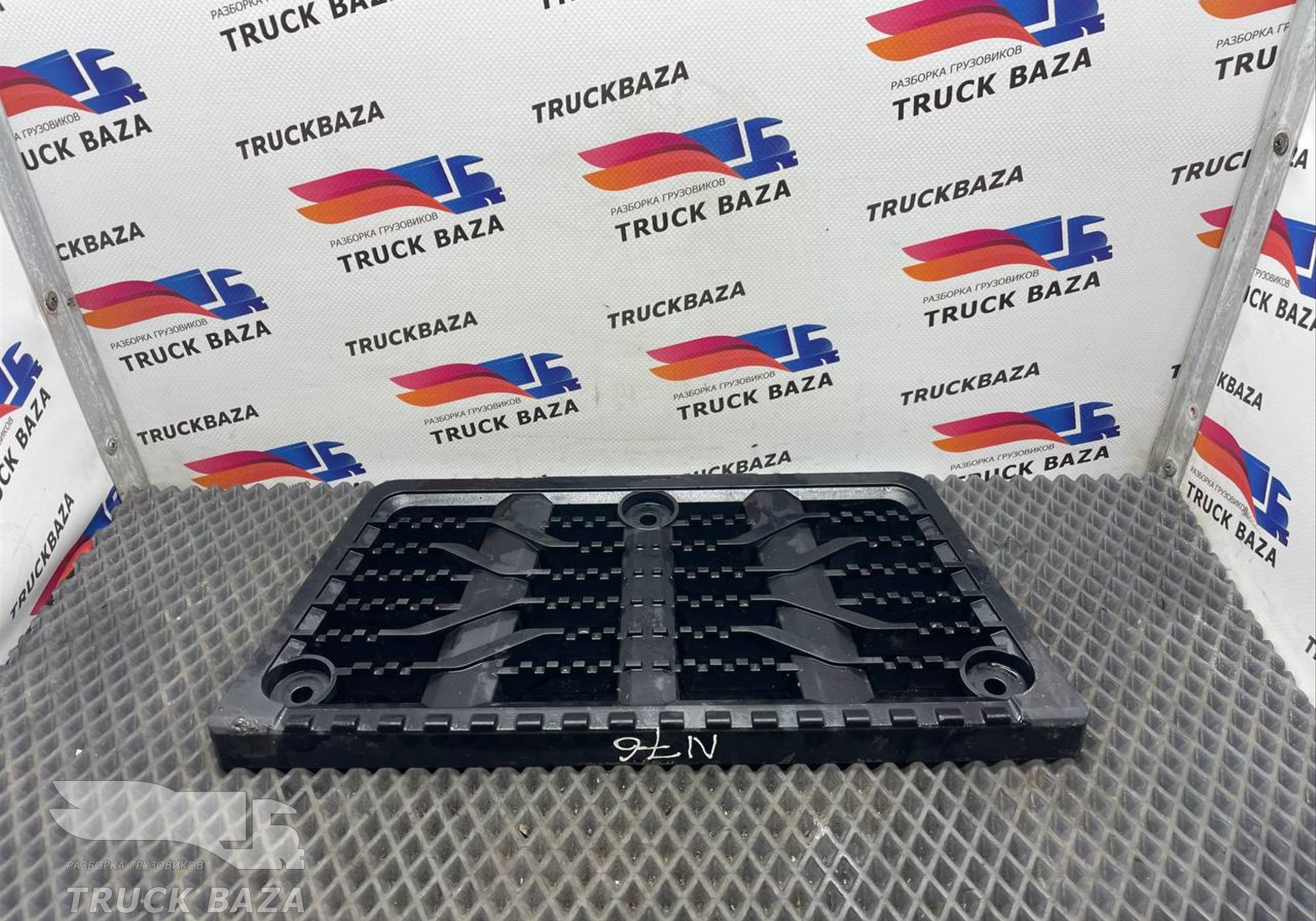 81615110035 Ступенька подножки для Man TGX TG3 (с 2020)