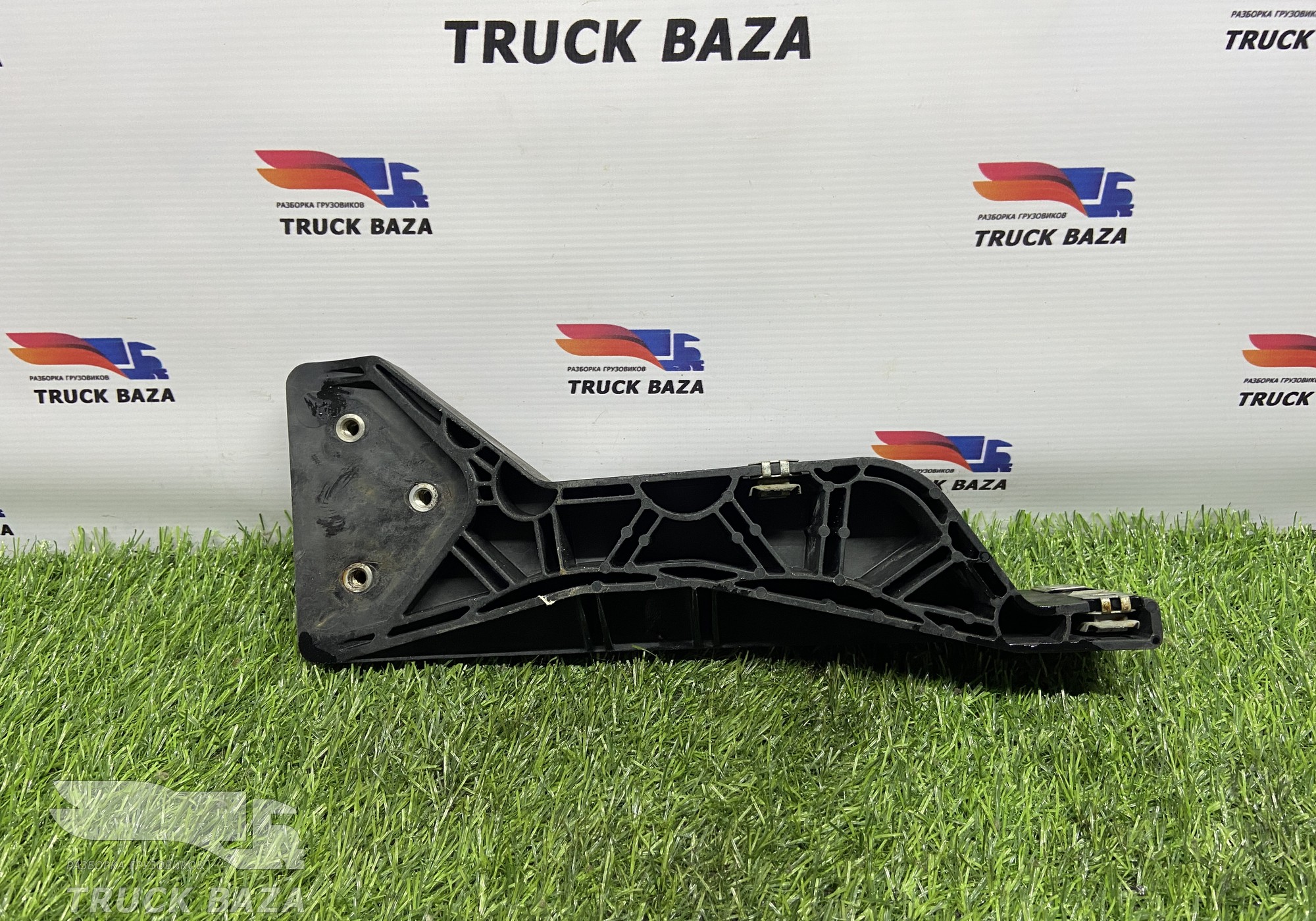 81416140013 Кронштейн переднего бампера левый для Man TGX