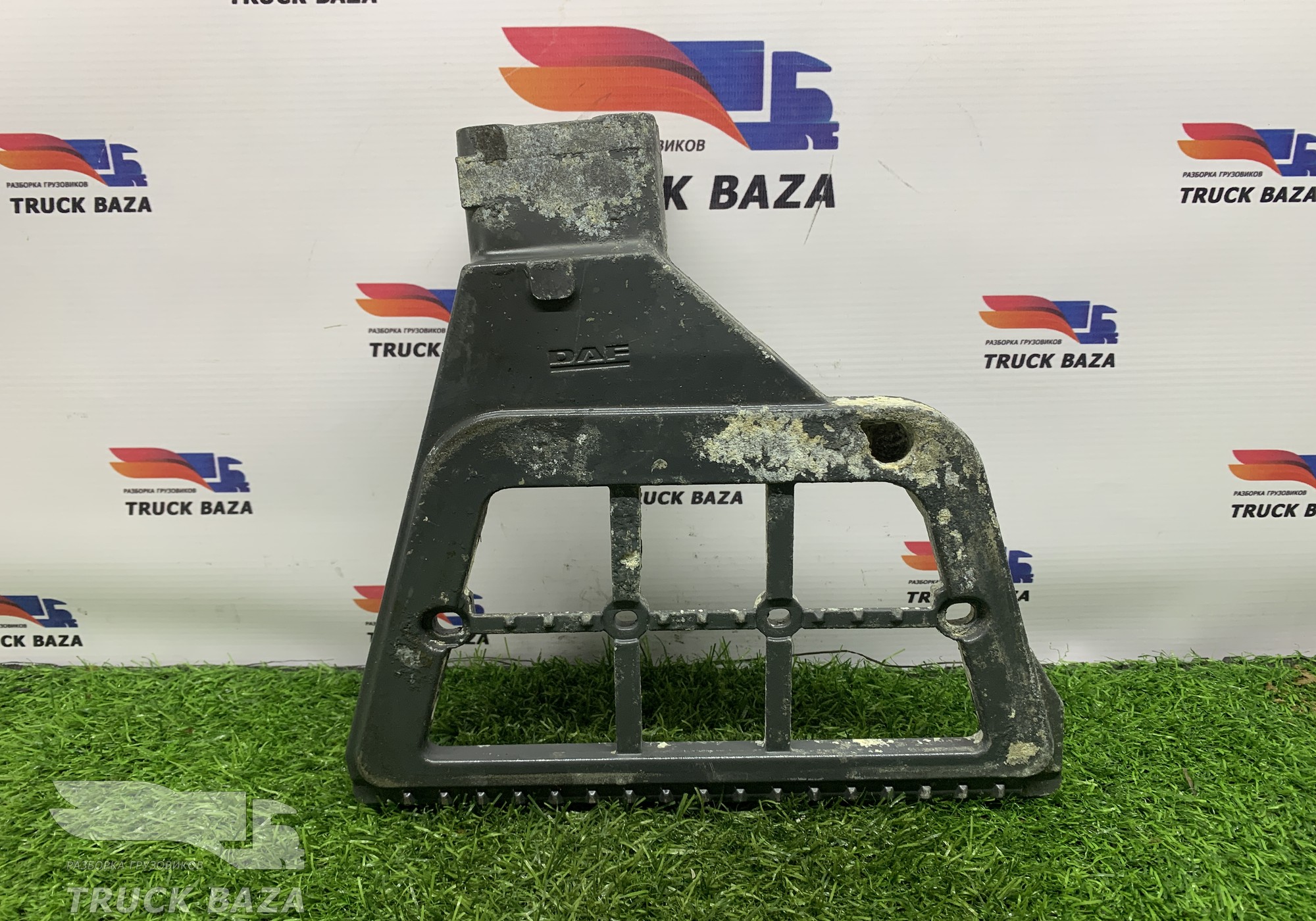 1641630 Кронштейн подножки левый для Daf XF105 (с 2005)