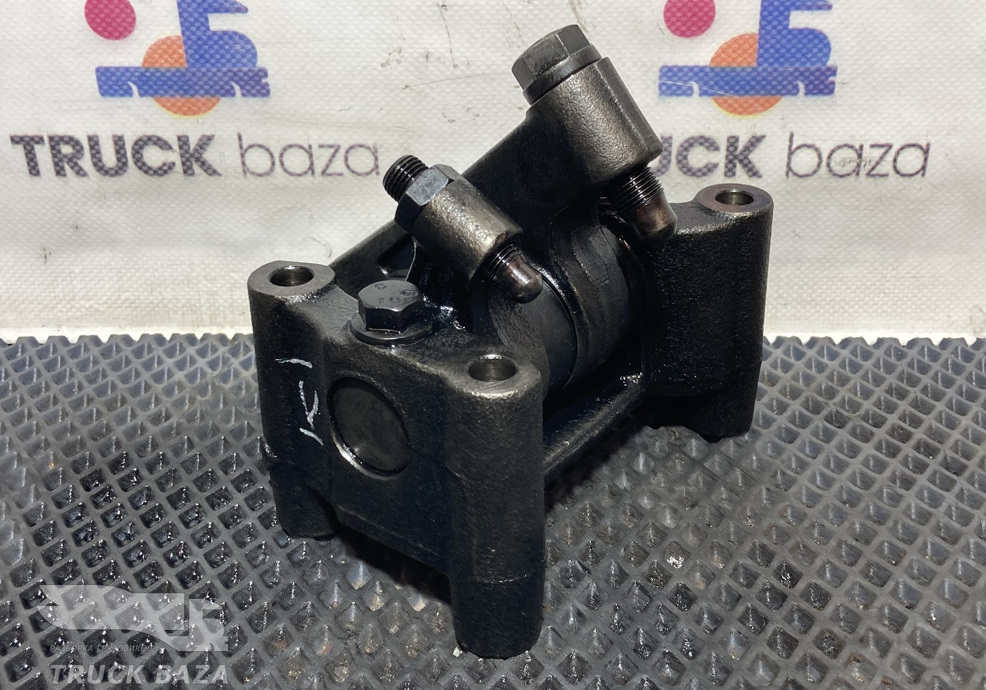 1858755 Вал рокеров в сборе для Daf XF105 (с 2005)