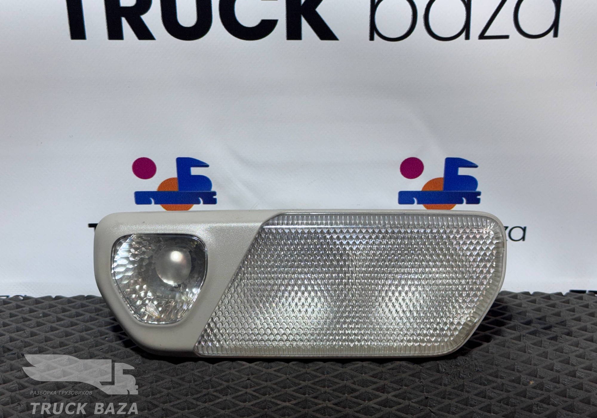 2242541 Плафон салонный правый для Scania 6-series R (с 2016)