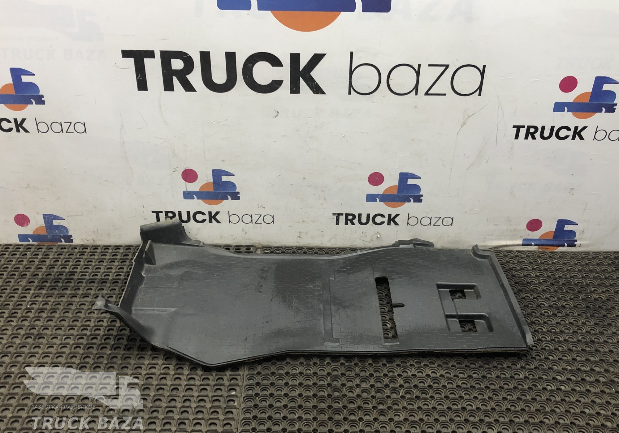 2077795 Коврик кабины передний правый