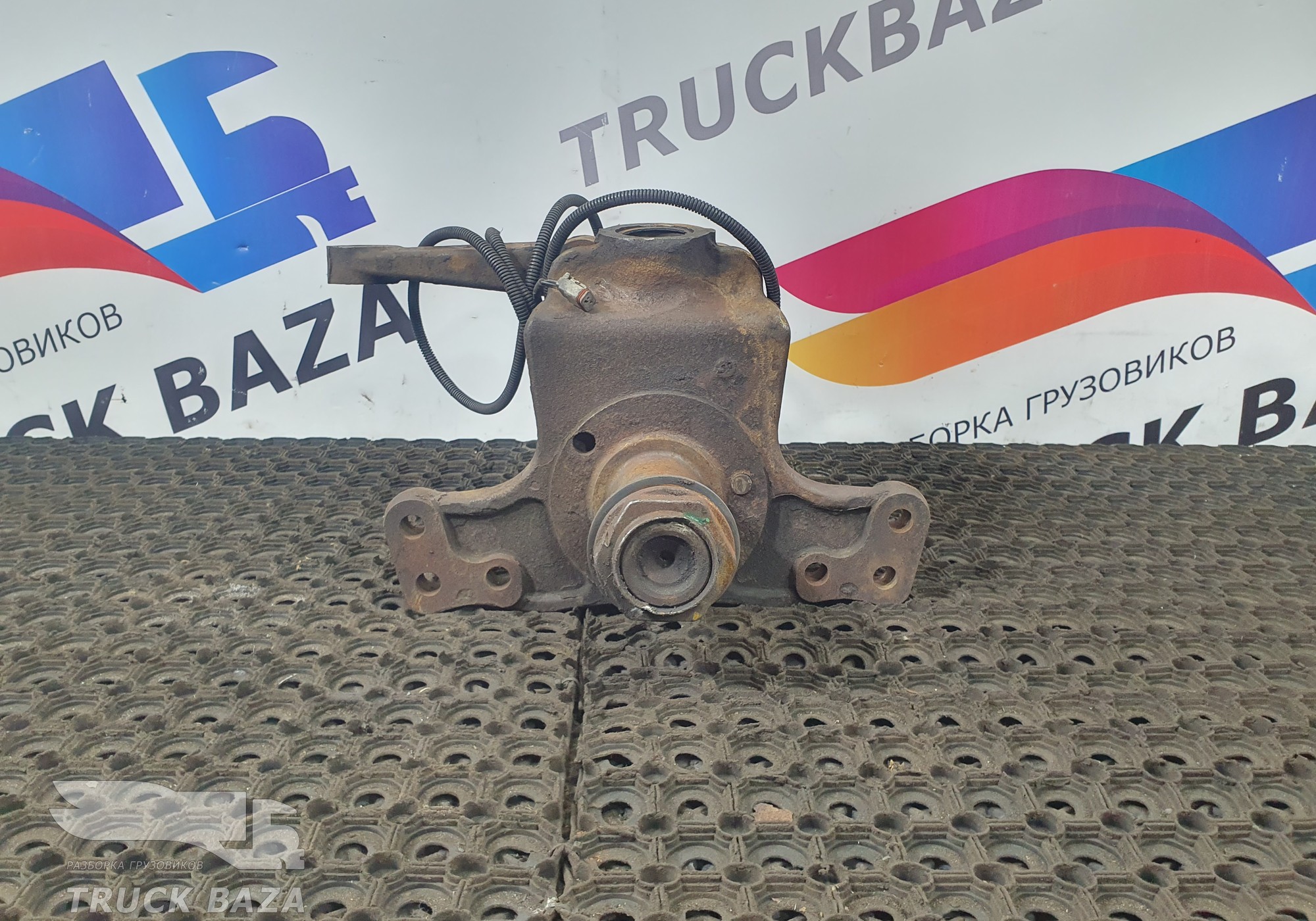 5010439472 Кулак поворотный передний левый D=70мм для Renault Magnum