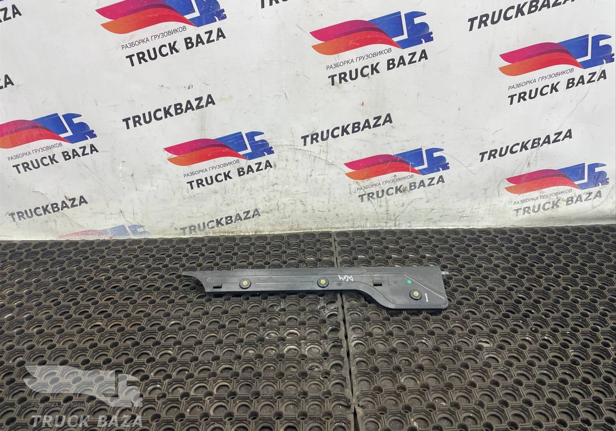 9608430141 Накладка вещевого ящика правая для Mercedes-Benz Actros New Actros MP4 (с 2011)