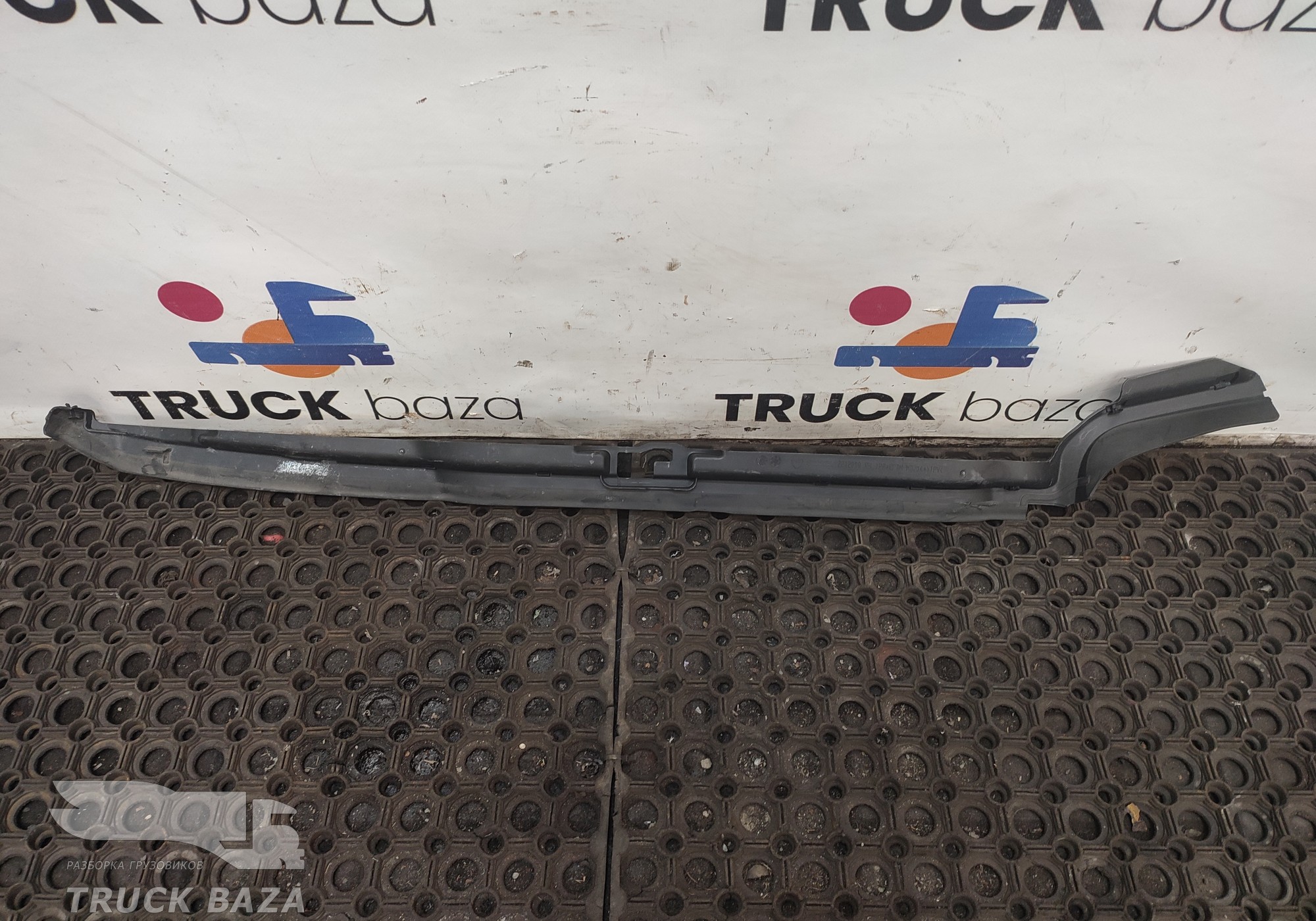 2212000 Уплотнитель двери передний правый