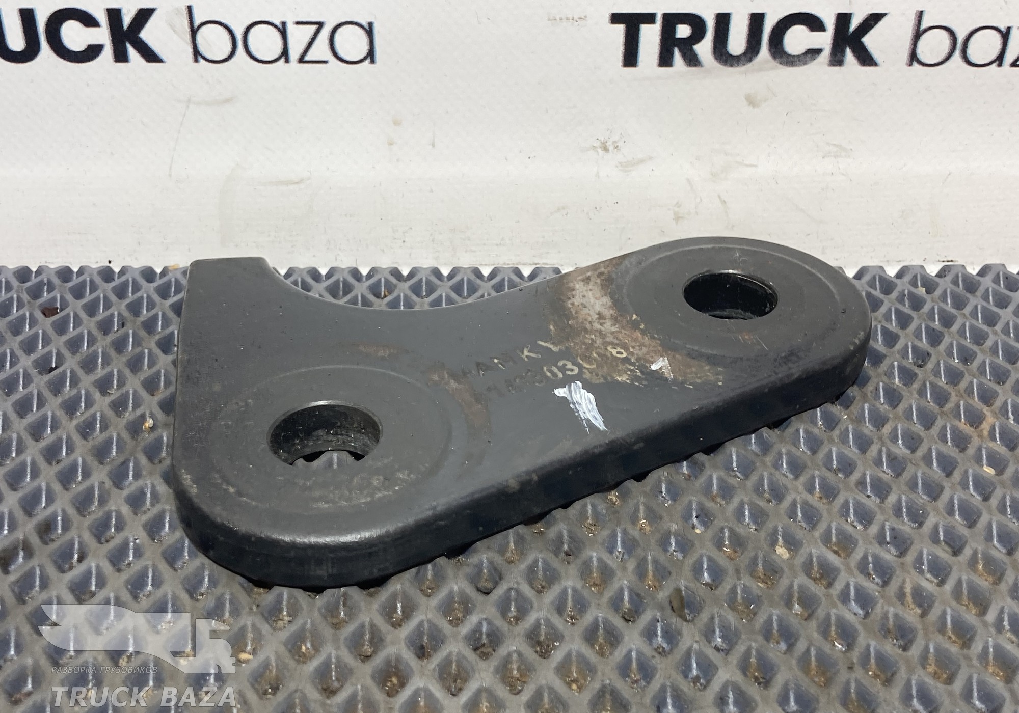 81413030084 Серьга передней рессоры