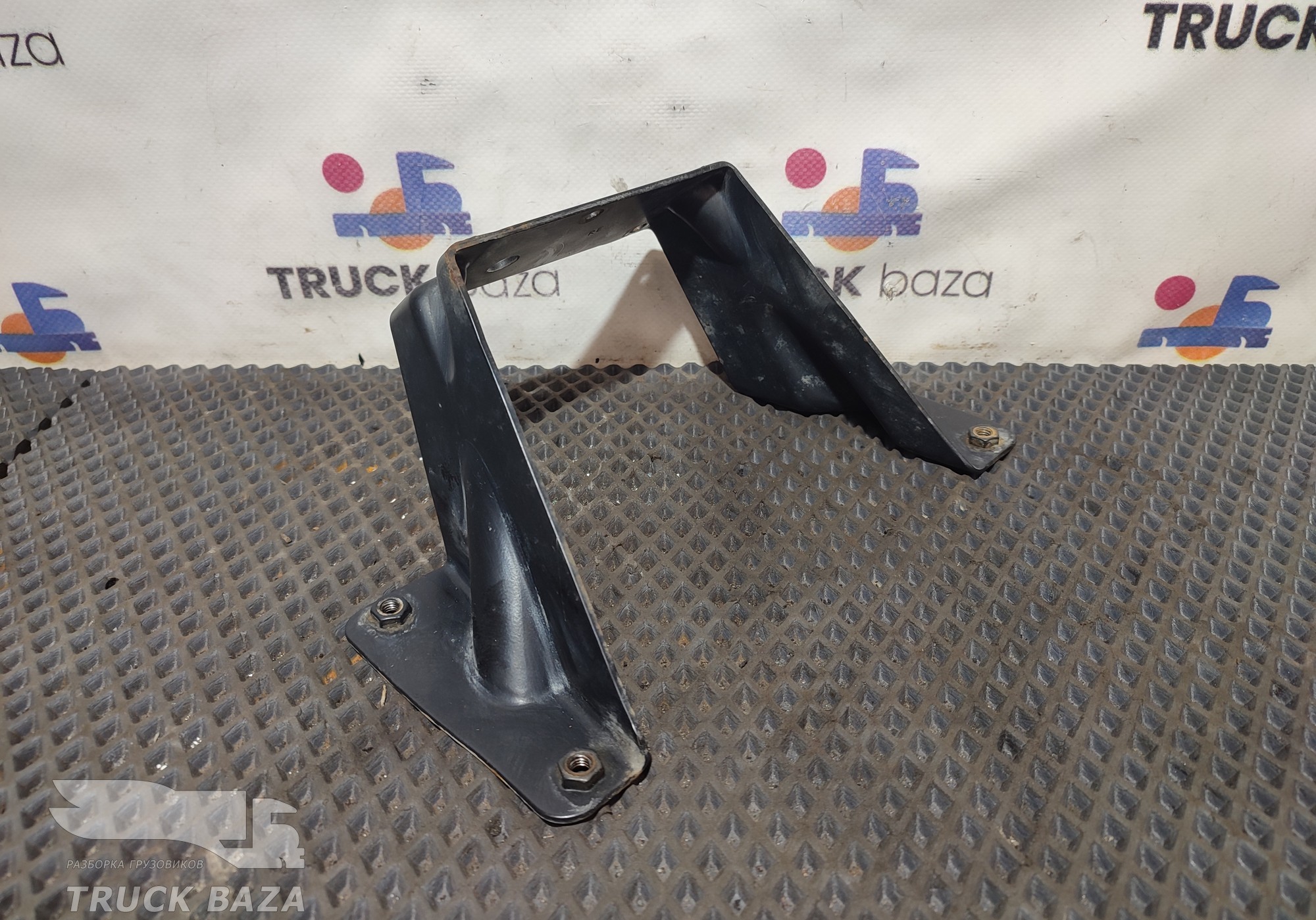 A9738101114 Кронштейн солнцезащитного козырька для КАМАЗ 5490 (с 2013)