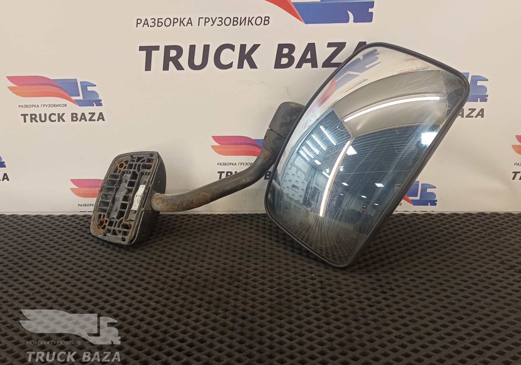 1746678 Зеркало бордюрное для Daf 95
