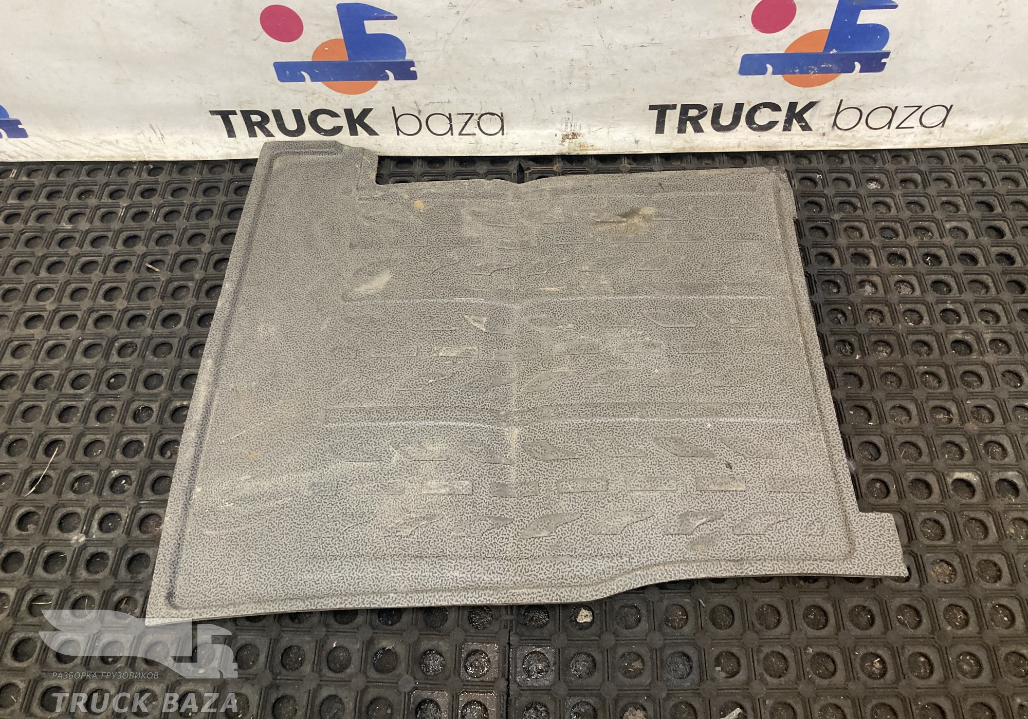 2124077 Коврик салона правый для Daf XF105 (с 2005)