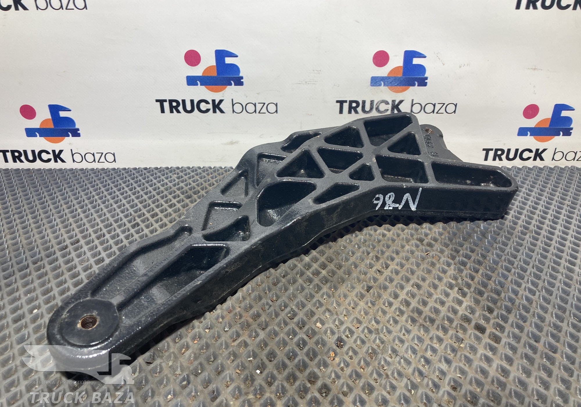 81416100981 Кронштейн бампера левый для Man TGX TG3 (с 2020)