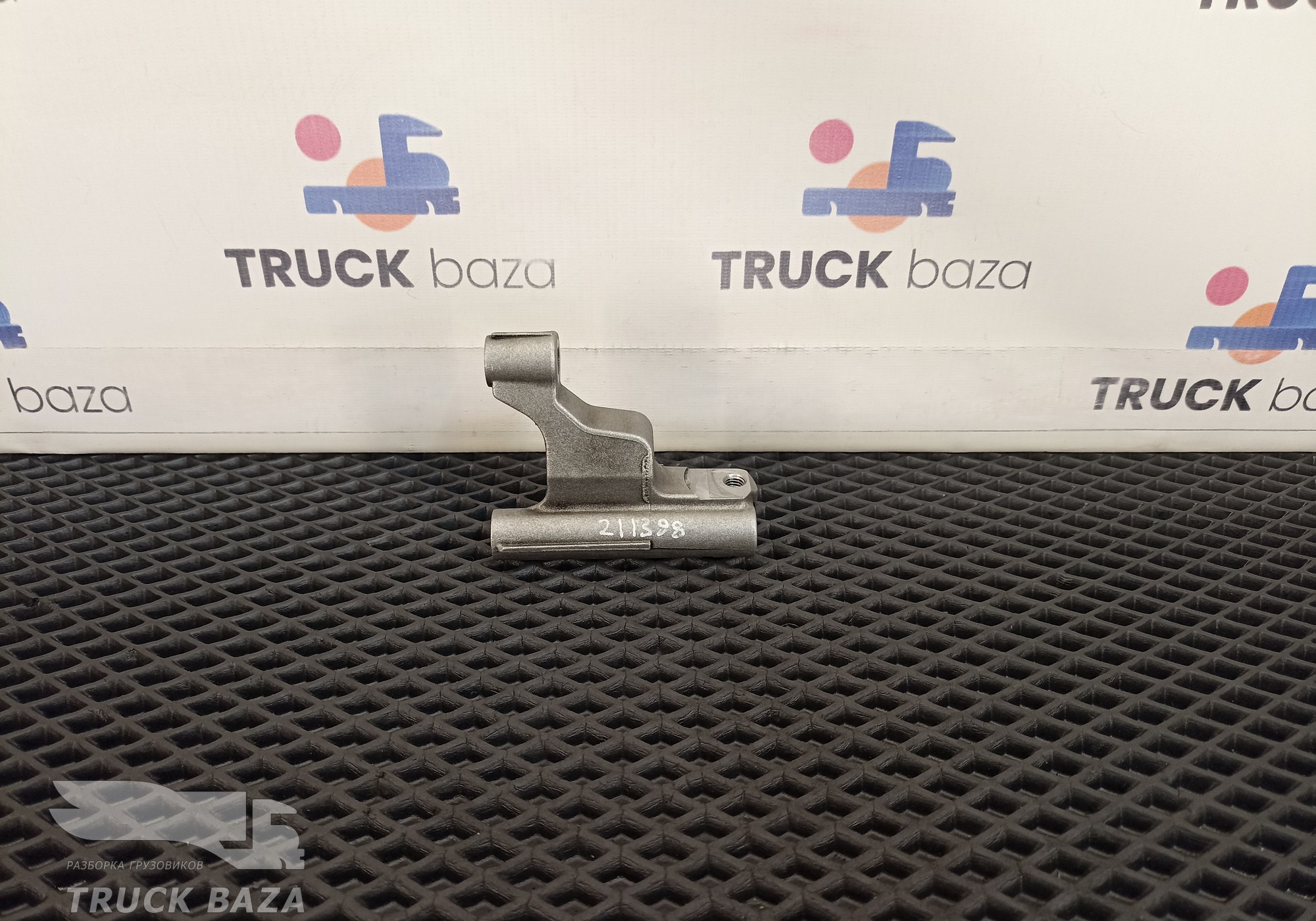 7421743254 Кронштейн топливной рампы для Renault