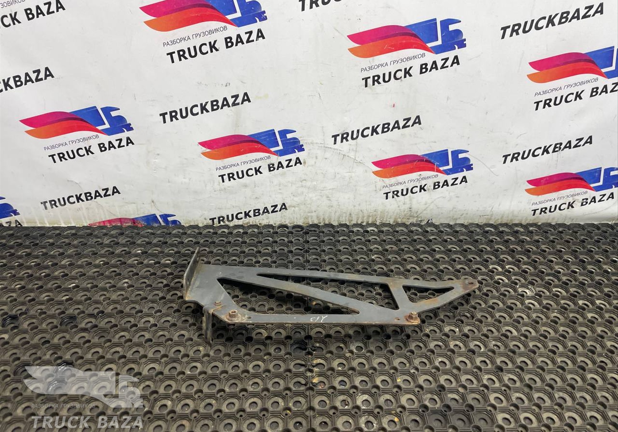 9305203933 Кронштейн трапа для Mercedes-Benz Actros MP3 (с 2008)