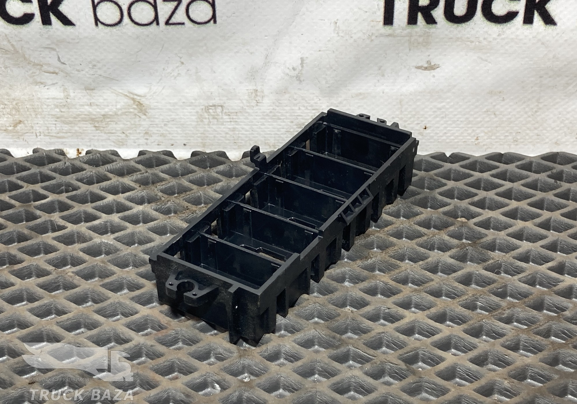 JC4610N939 Рамка кнопок для Ford F-MAX (с 2018)