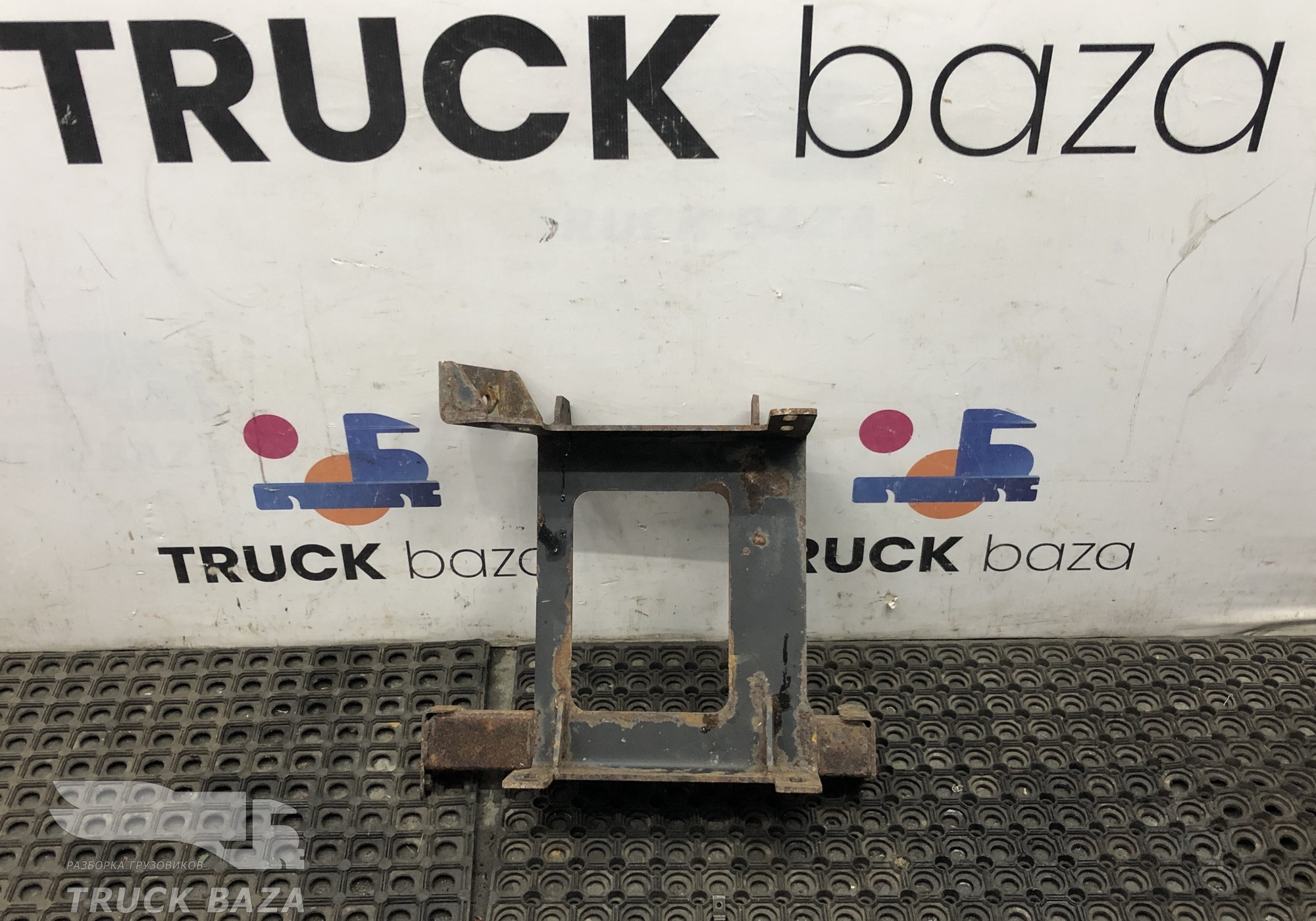 5490840503010 Кронштейн корпуса подножек правой для КАМАЗ 5490 (с 2013)