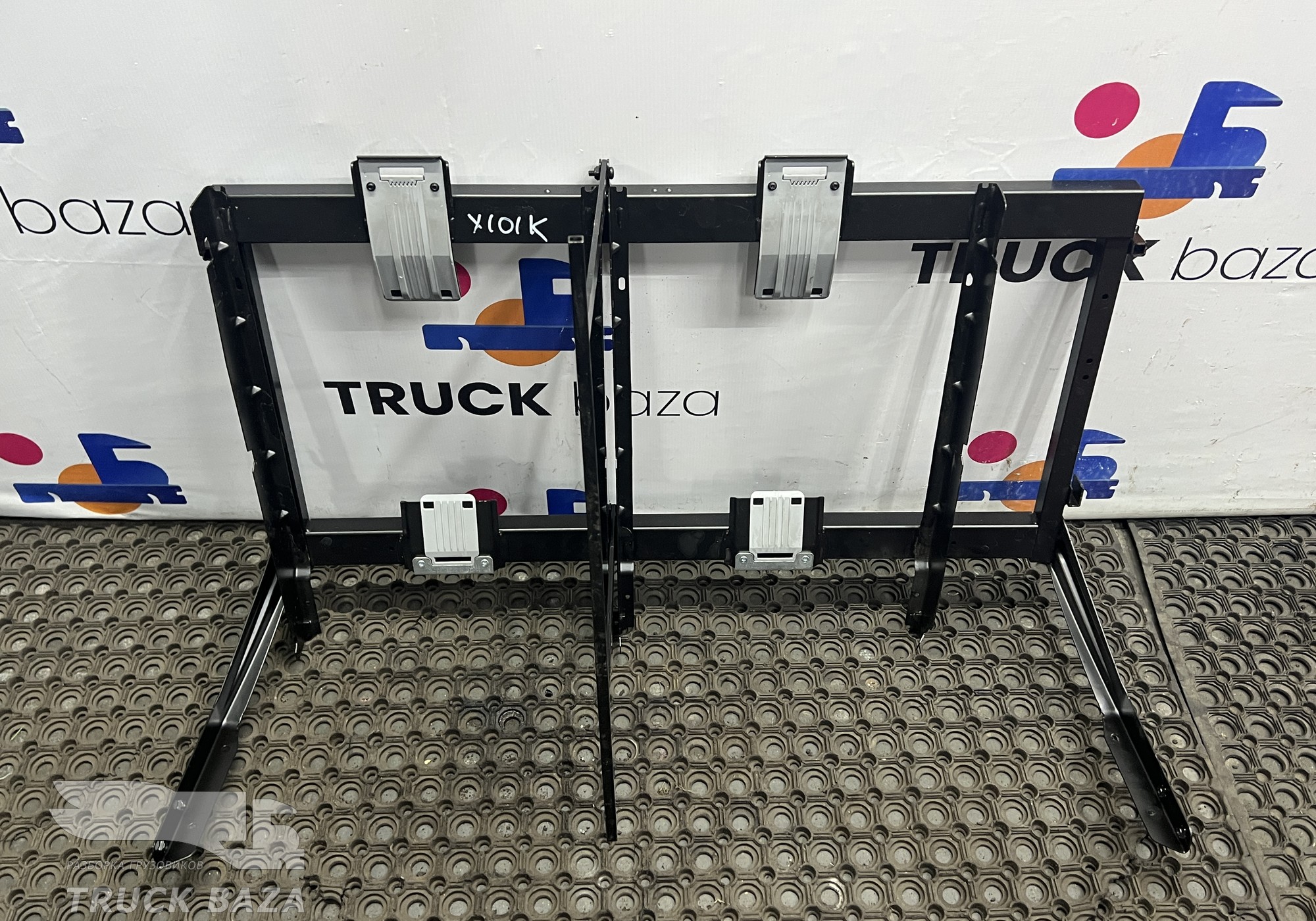 1947363 Кронштейн холодильника для Daf XF106 (с 2012)