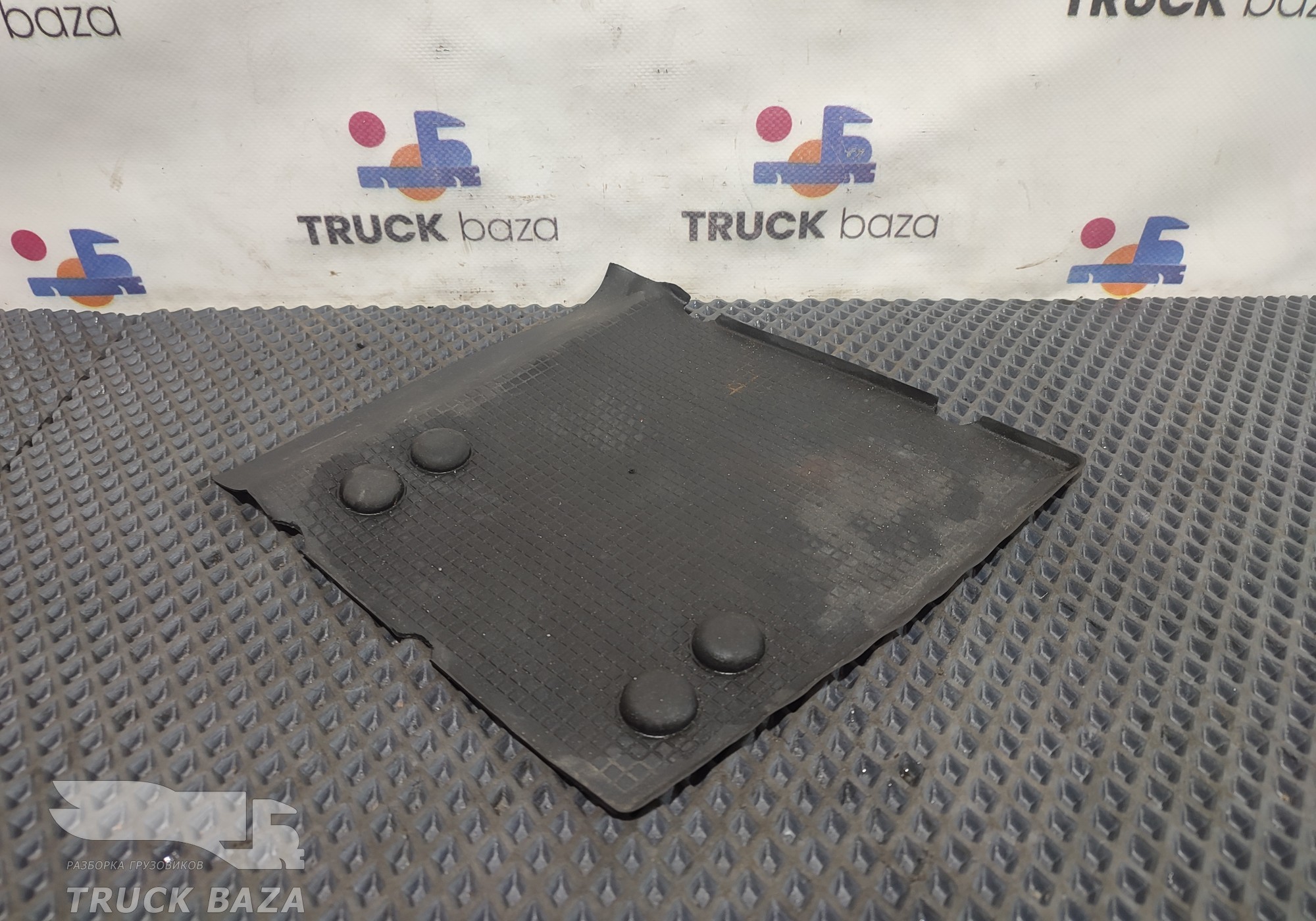 1366286 Коврик на торпедо левый