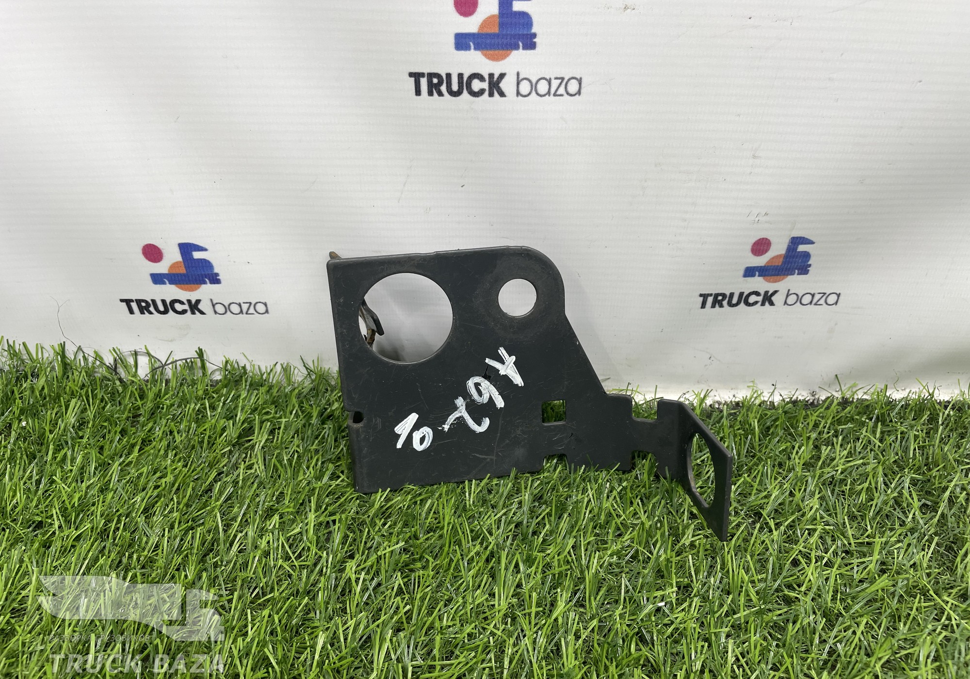 A9305534240 Кронштейн трубок ГУРа для Mercedes-Benz Actros MP3 (с 2008)