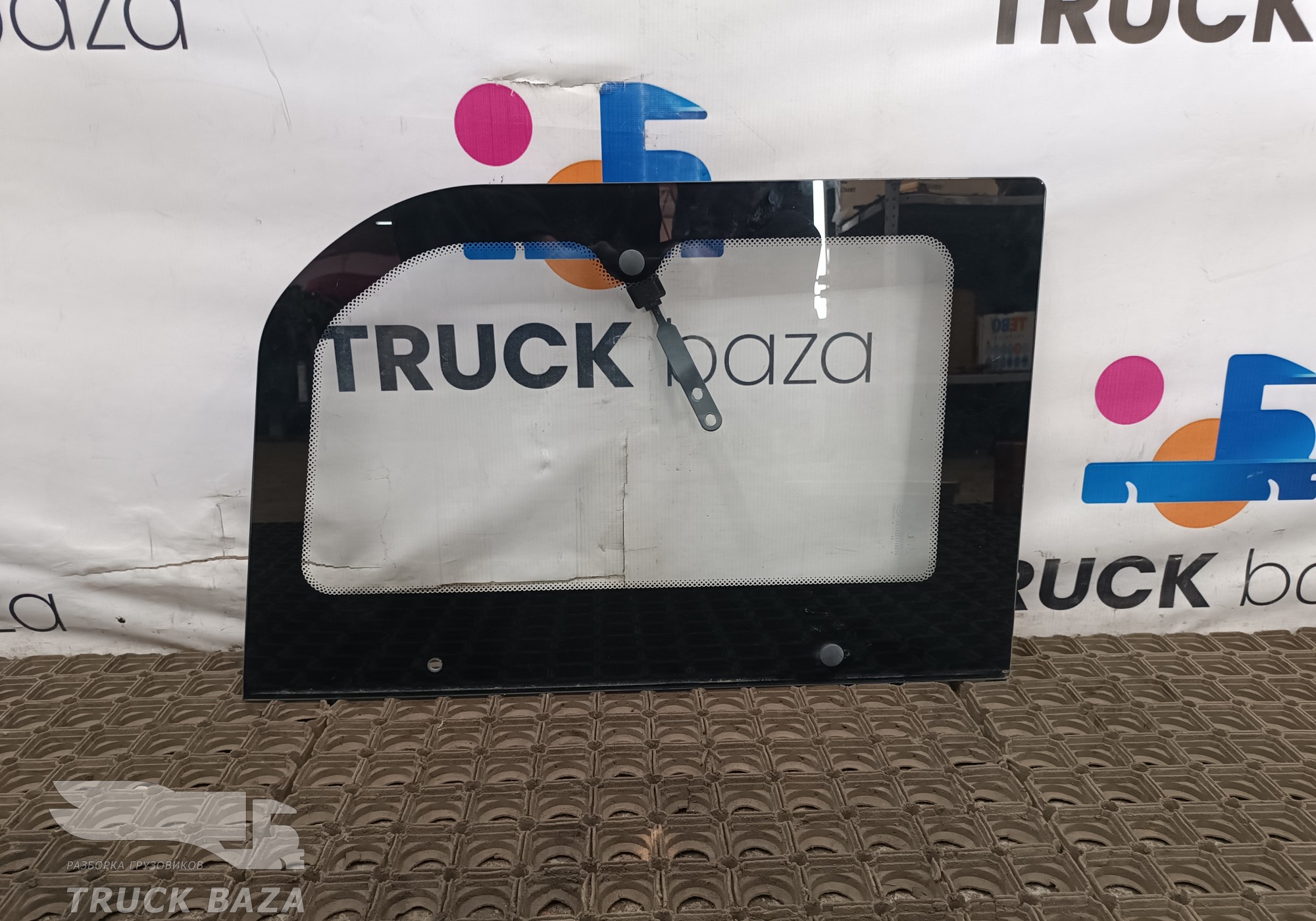 DZ14251710016 Стекло боковое спальника правое для Shacman X3000 (с 2014)