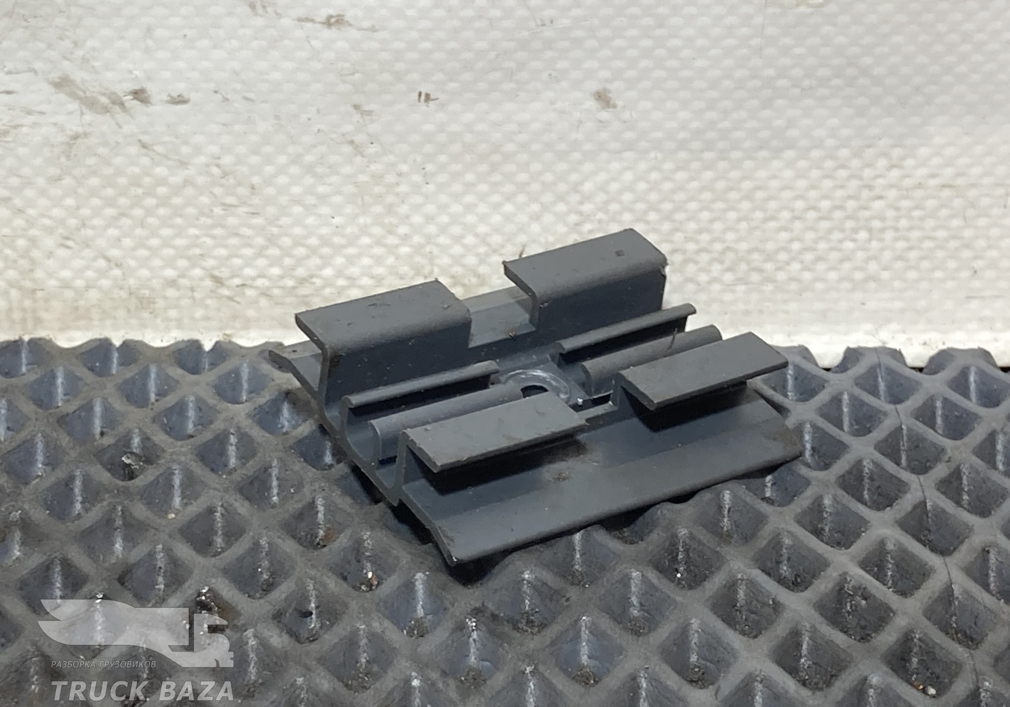 81637040021 Зажим обшивки потолка для Man TGS II (с 2012)