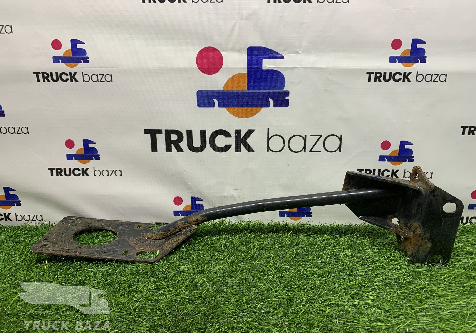 81612435418 Кронштейн крыла переднего правый