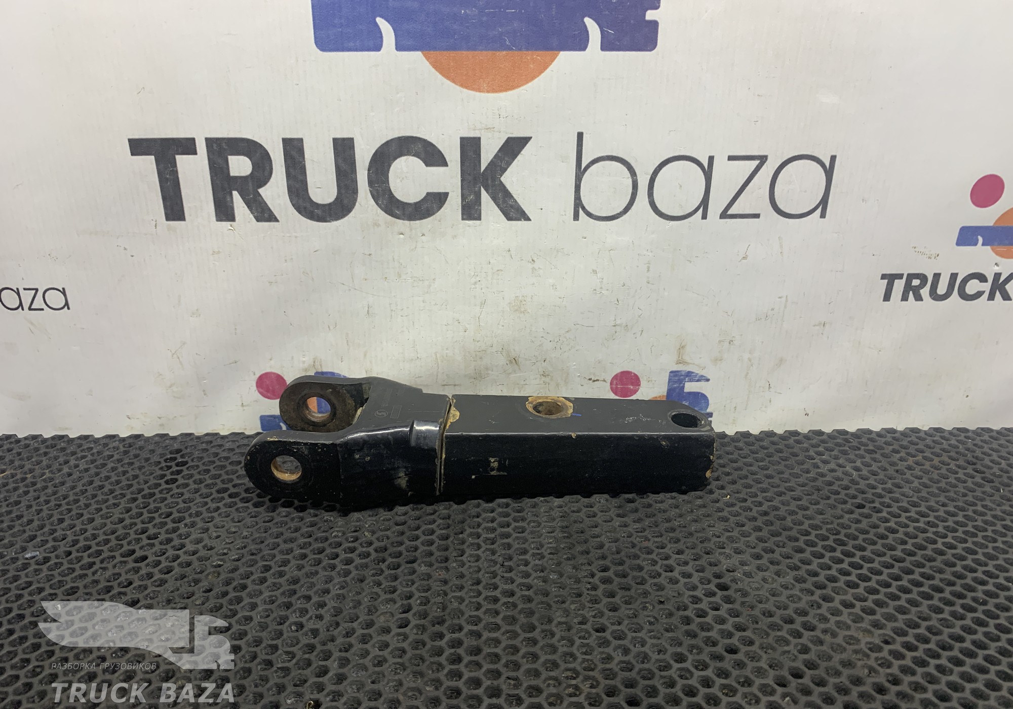 DZ9100680065 Кронштейн амортизатора нижний для Shacman X3000 (с 2014)