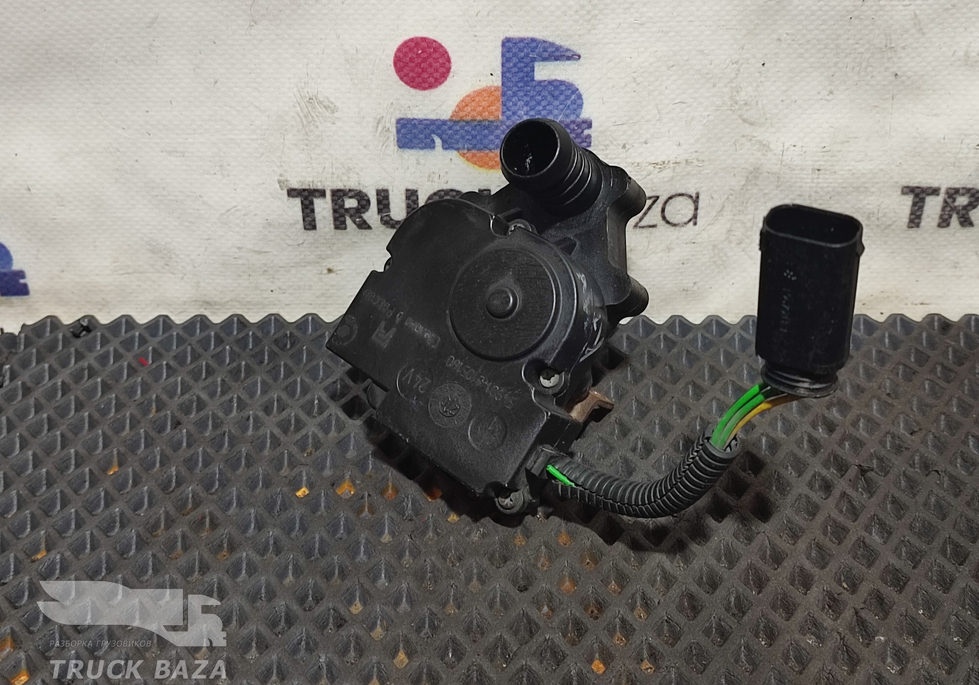 549018105160 Кран отопителя