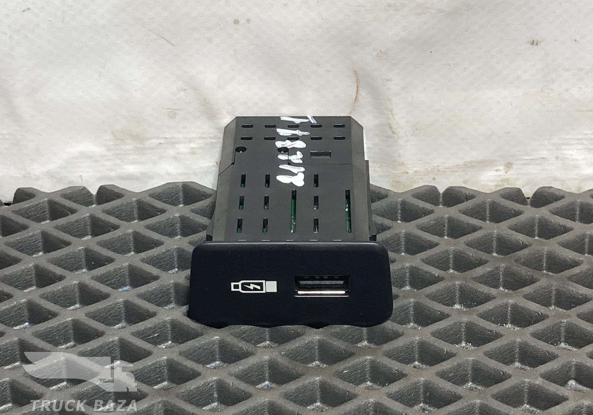 2554704 Порт USB для Scania 6-series G (с 2016)