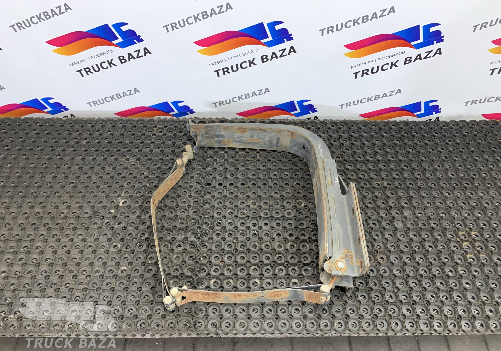 9304702542 Кронштейн бака AdBlue для Mercedes-Benz Axor