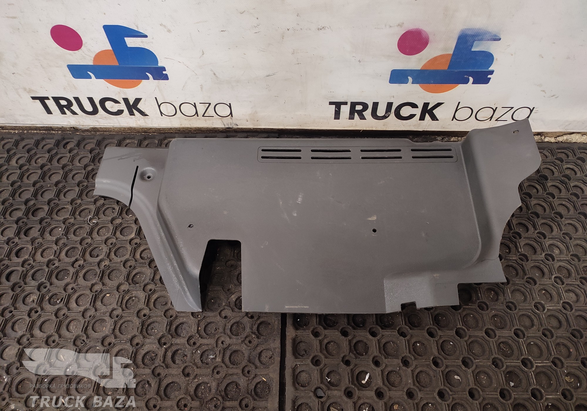 A9736940533 Накладка спальника левая