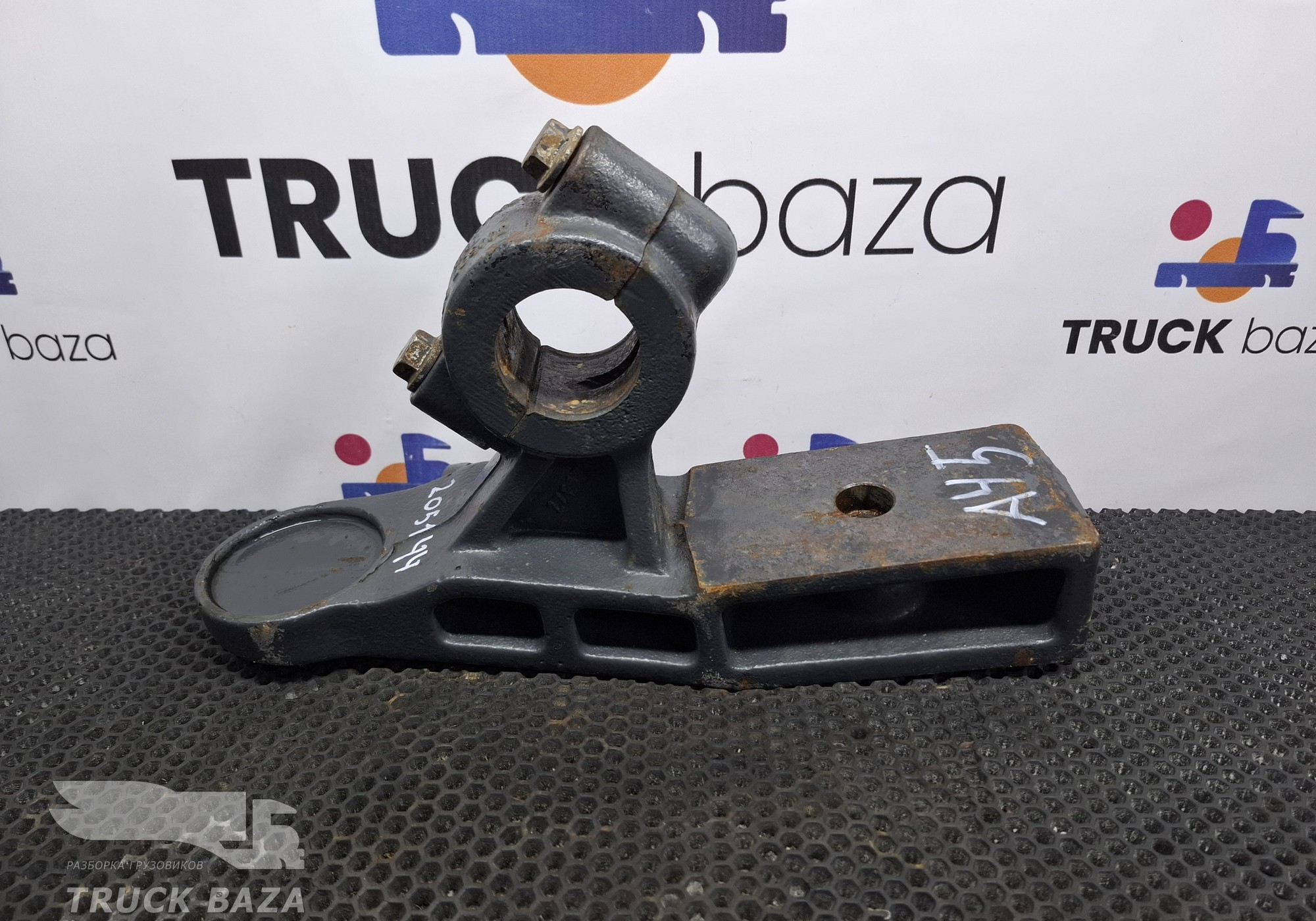 A9433232884 Кронштейн переднего стабилизатора левый для Mercedes-Benz Actros MP3 (с 2008)