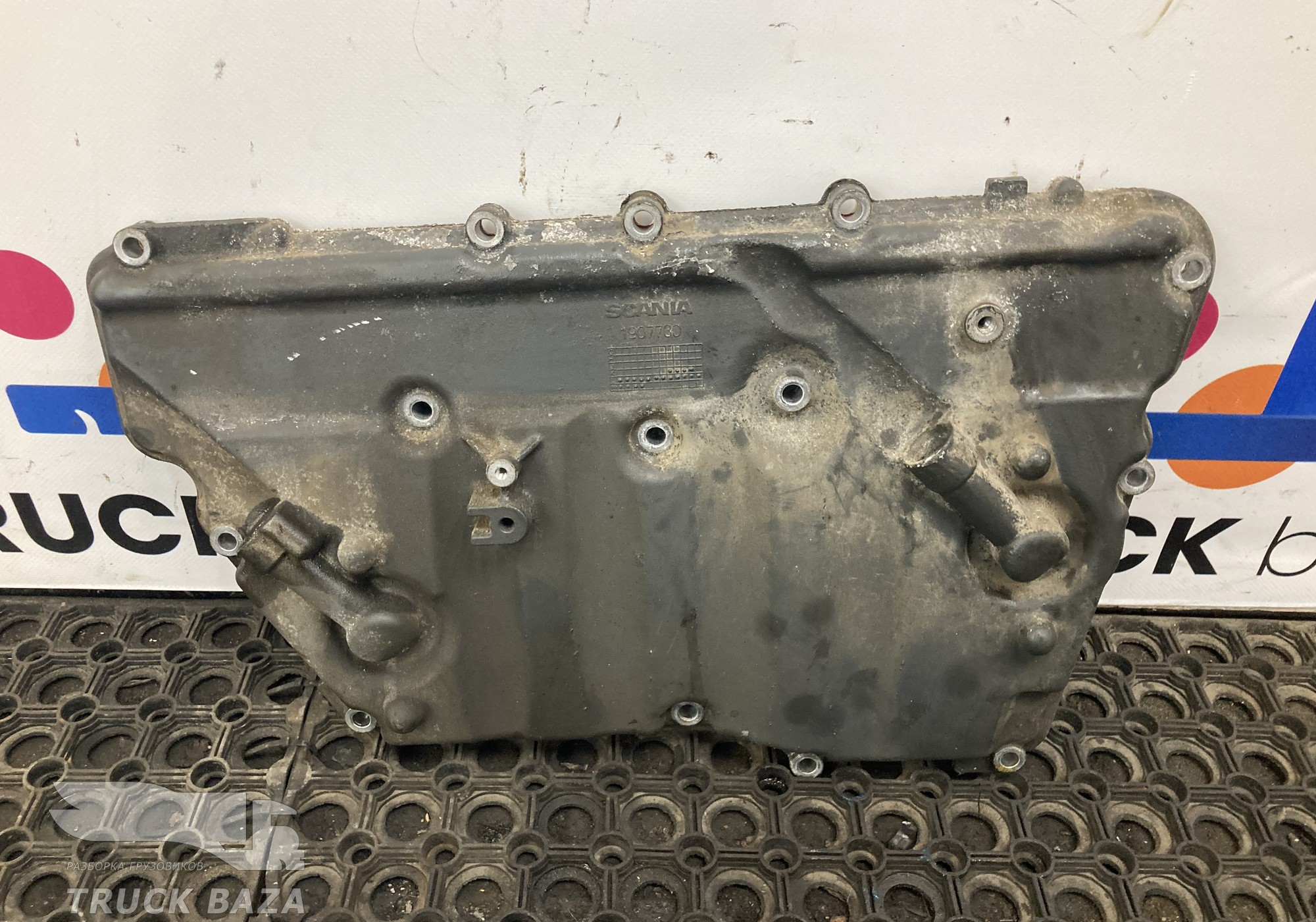 1907730 Крышка охладителя КПП
