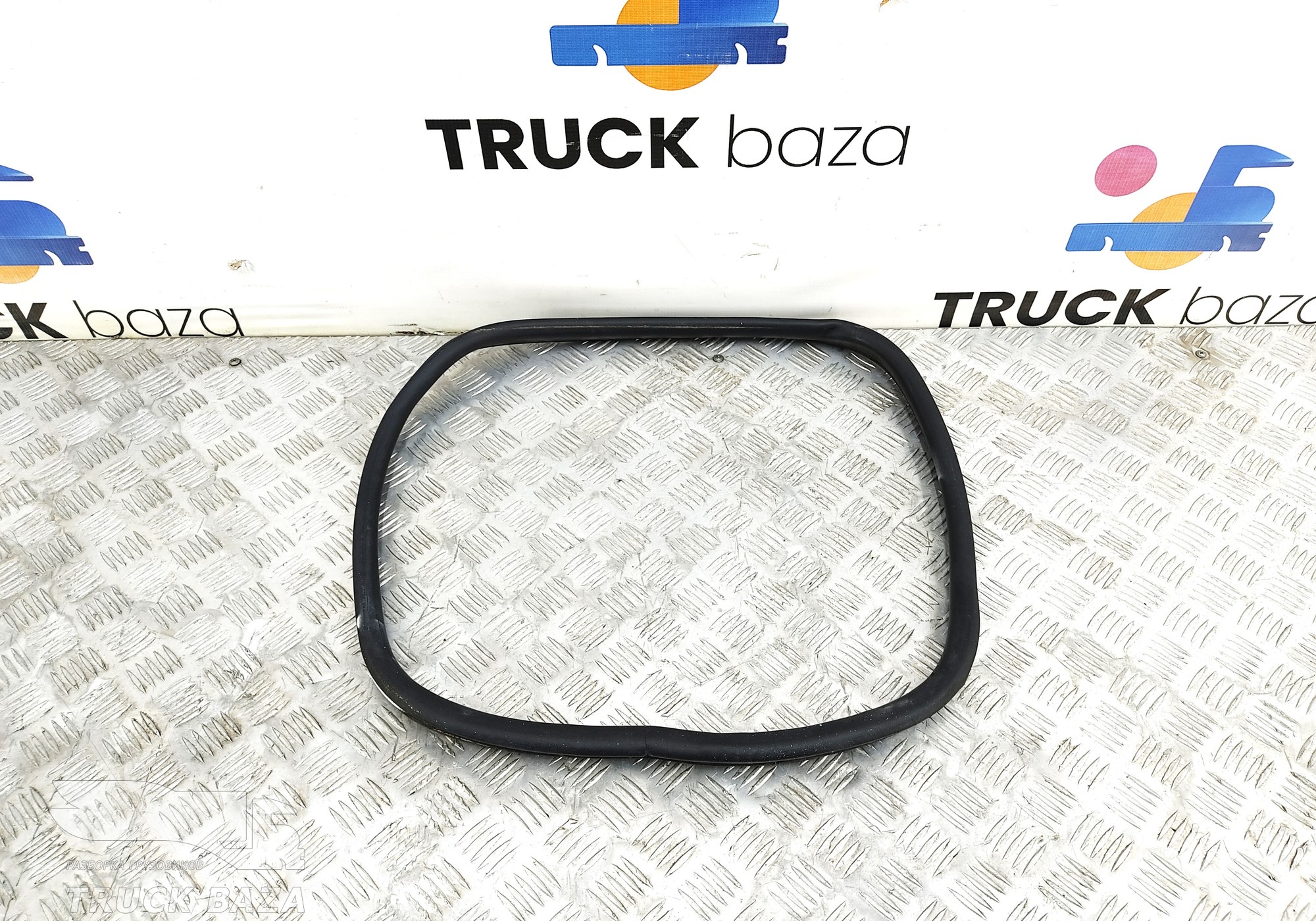 81669120227 Уплотнитель инструментального ящика