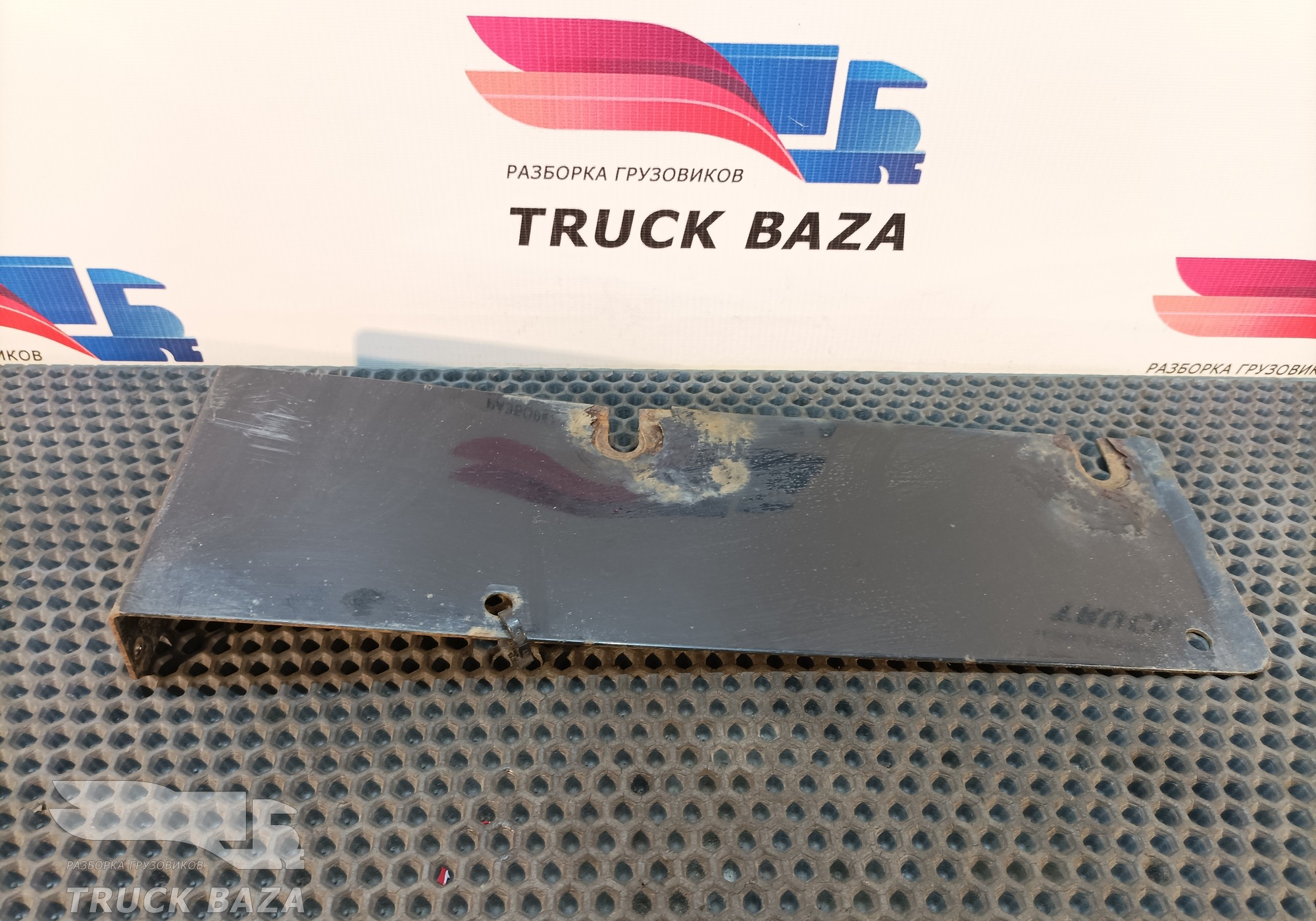 1697313 Кронштейн габарита левого для Daf XF105 (с 2005)