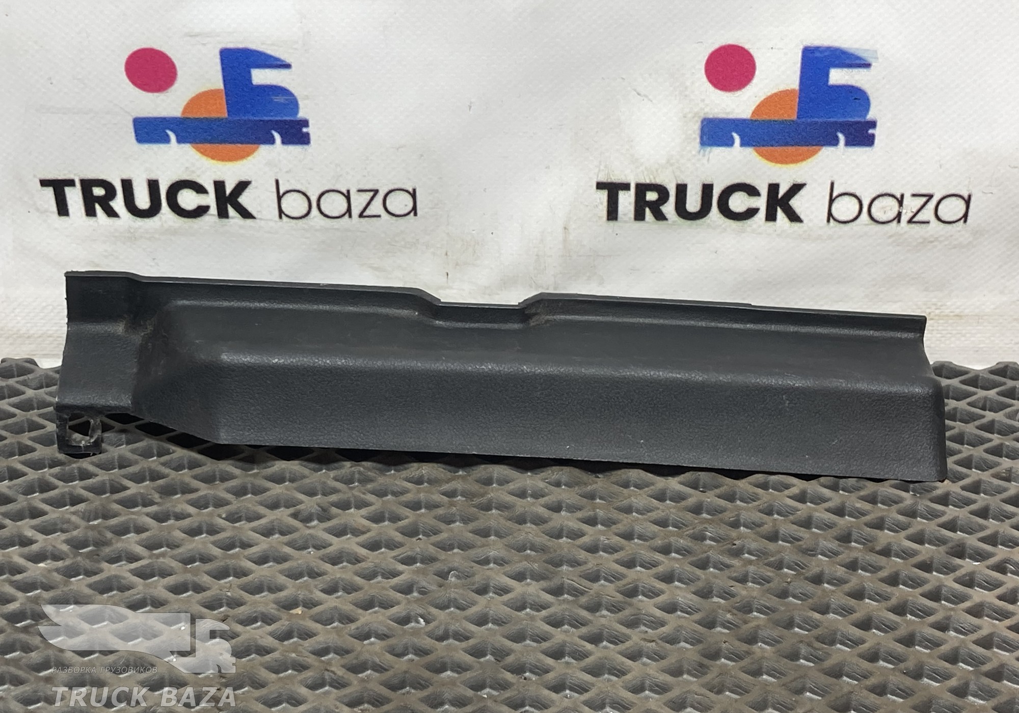 810W624300087 Накладка стойки кабины нижняя левая для Sinotruk Sitrak C7H