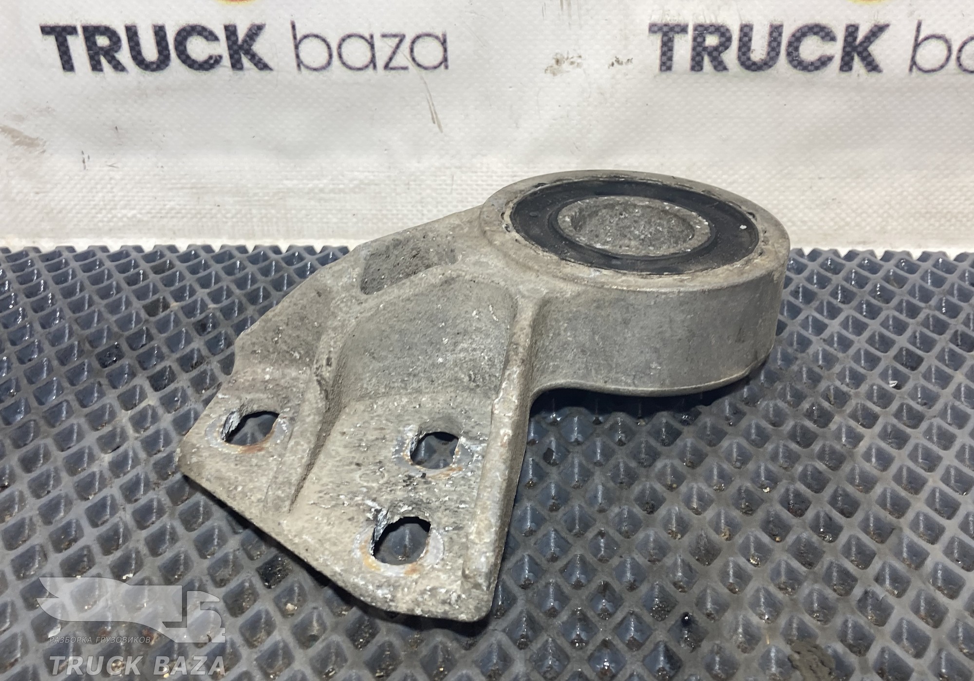 1791182 Кронштейн интеркулера левый для Scania