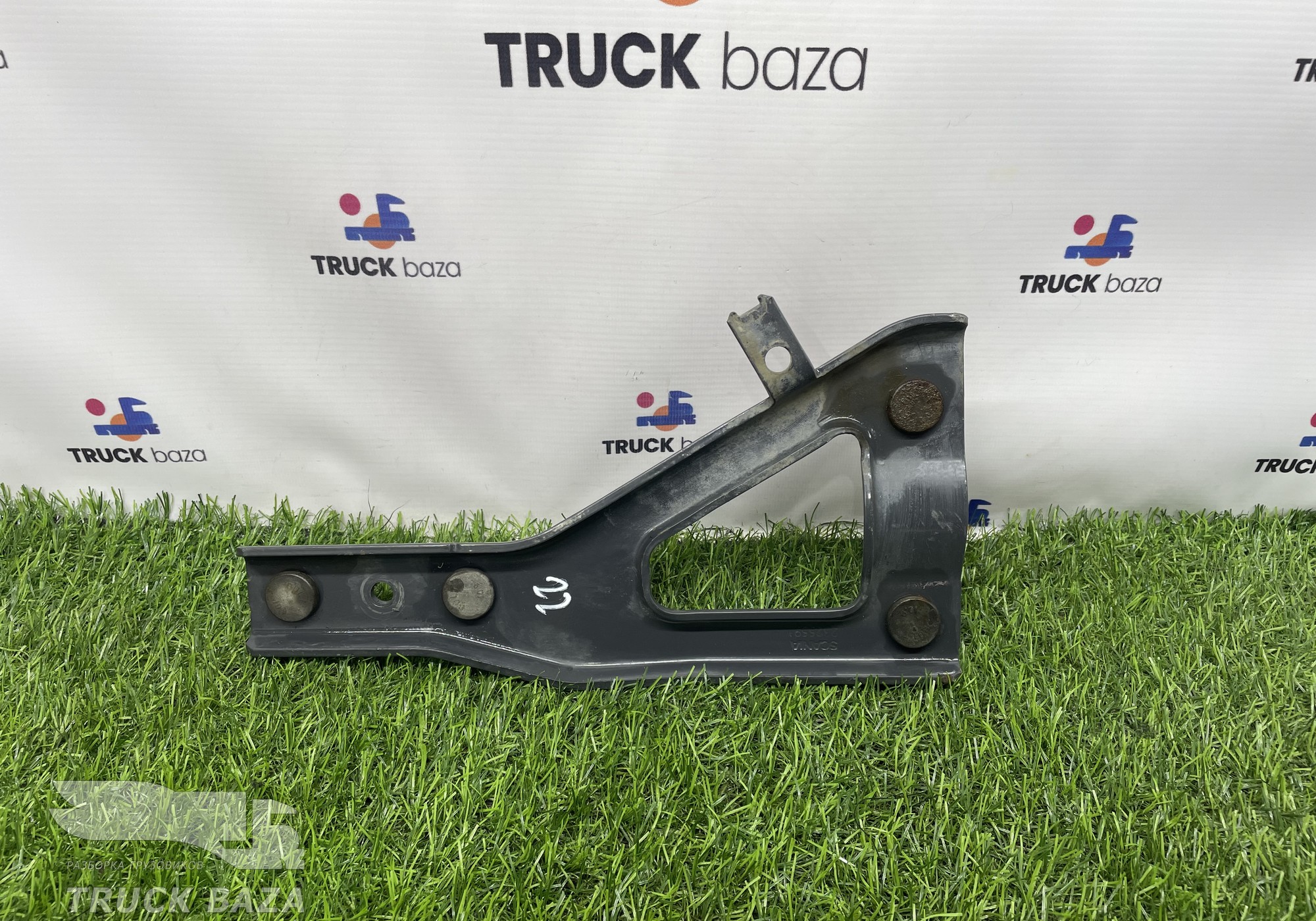 2325591 Кронштейн брызговика левого для Scania 6-series R (с 2016)