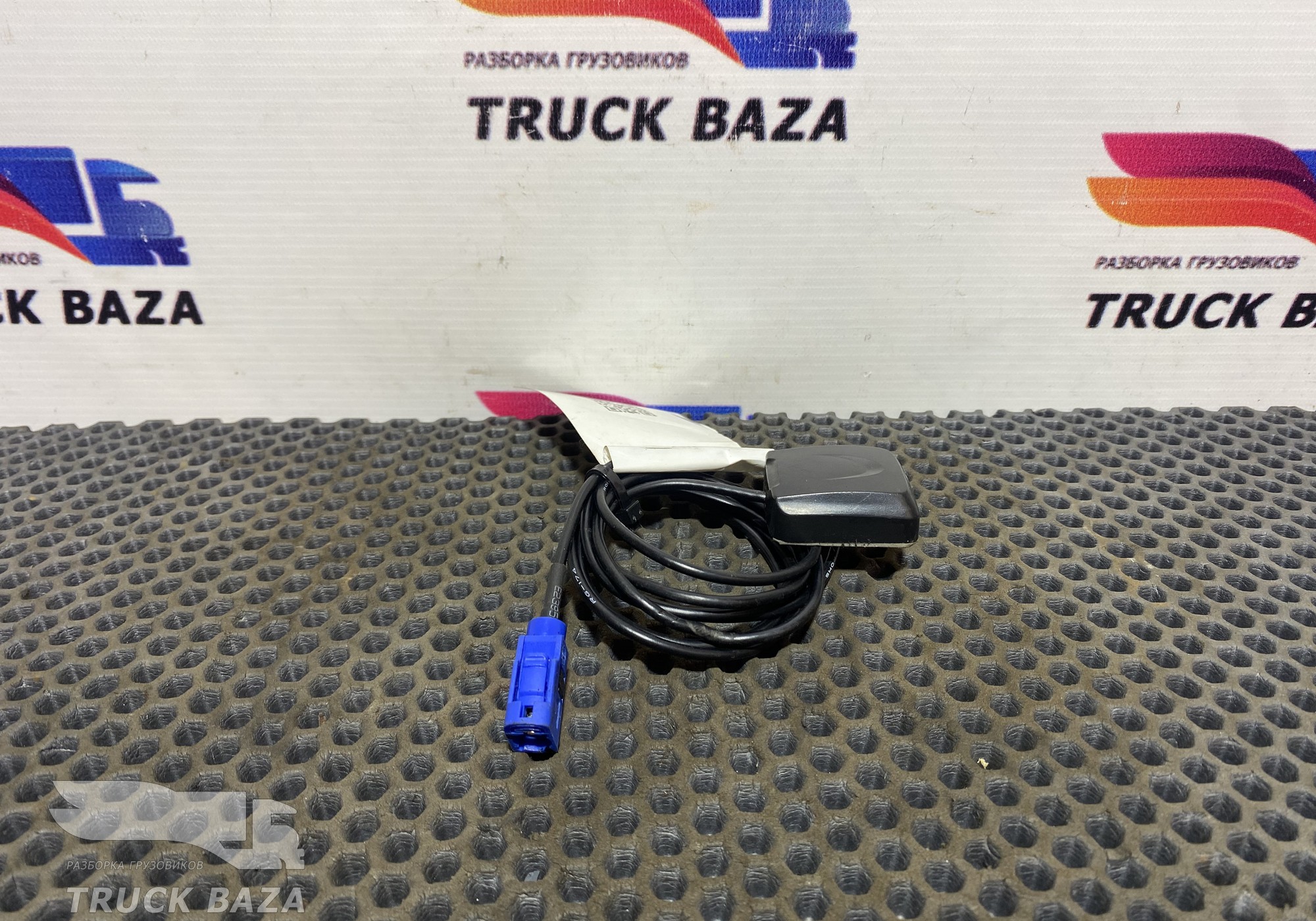 DAM1575A2D Антенна GPS/ГЛОНАСС для КАМАЗ 54901