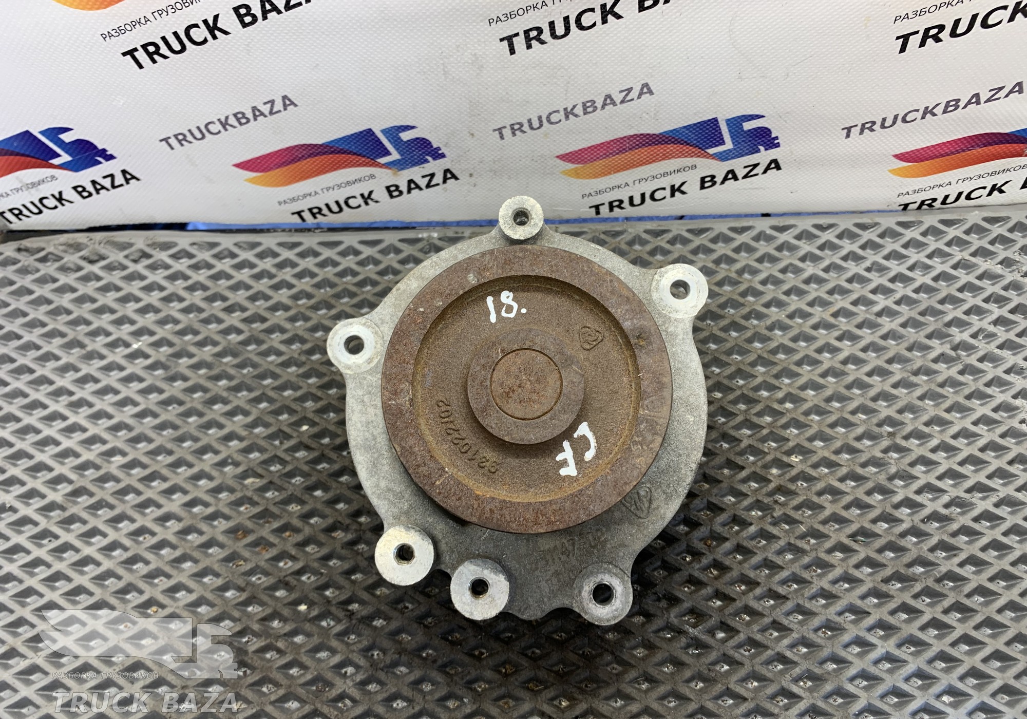 1828162 Насос водяной (помпа) для Daf XF105
