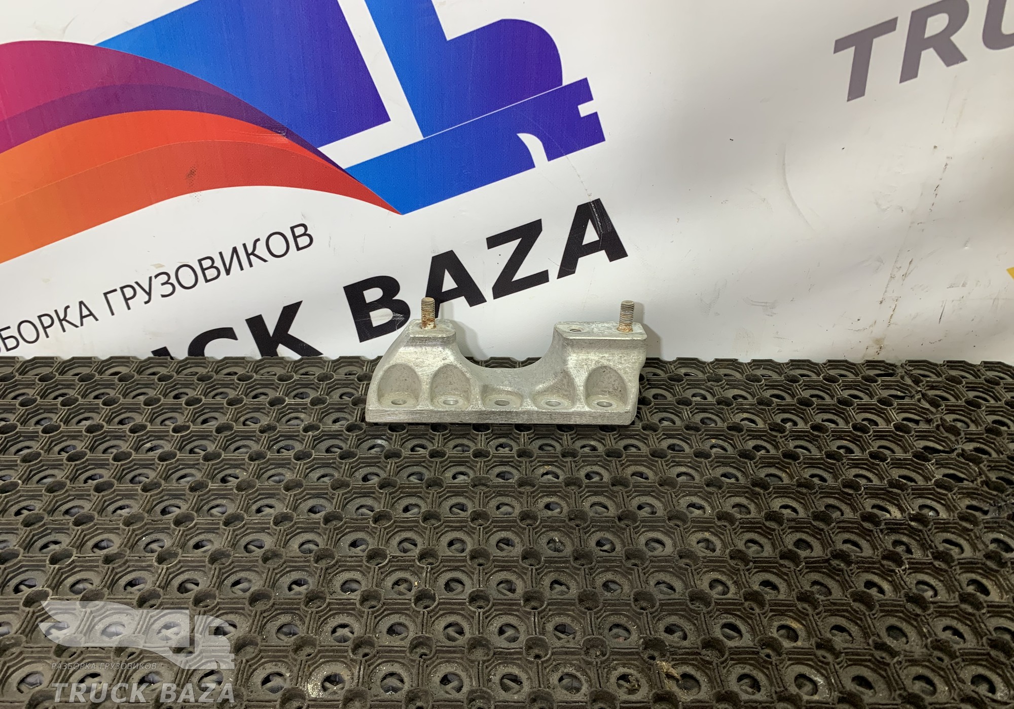 1787517 Кронштейн топливного бака для Scania 5-series G (с 2004 по 2016)