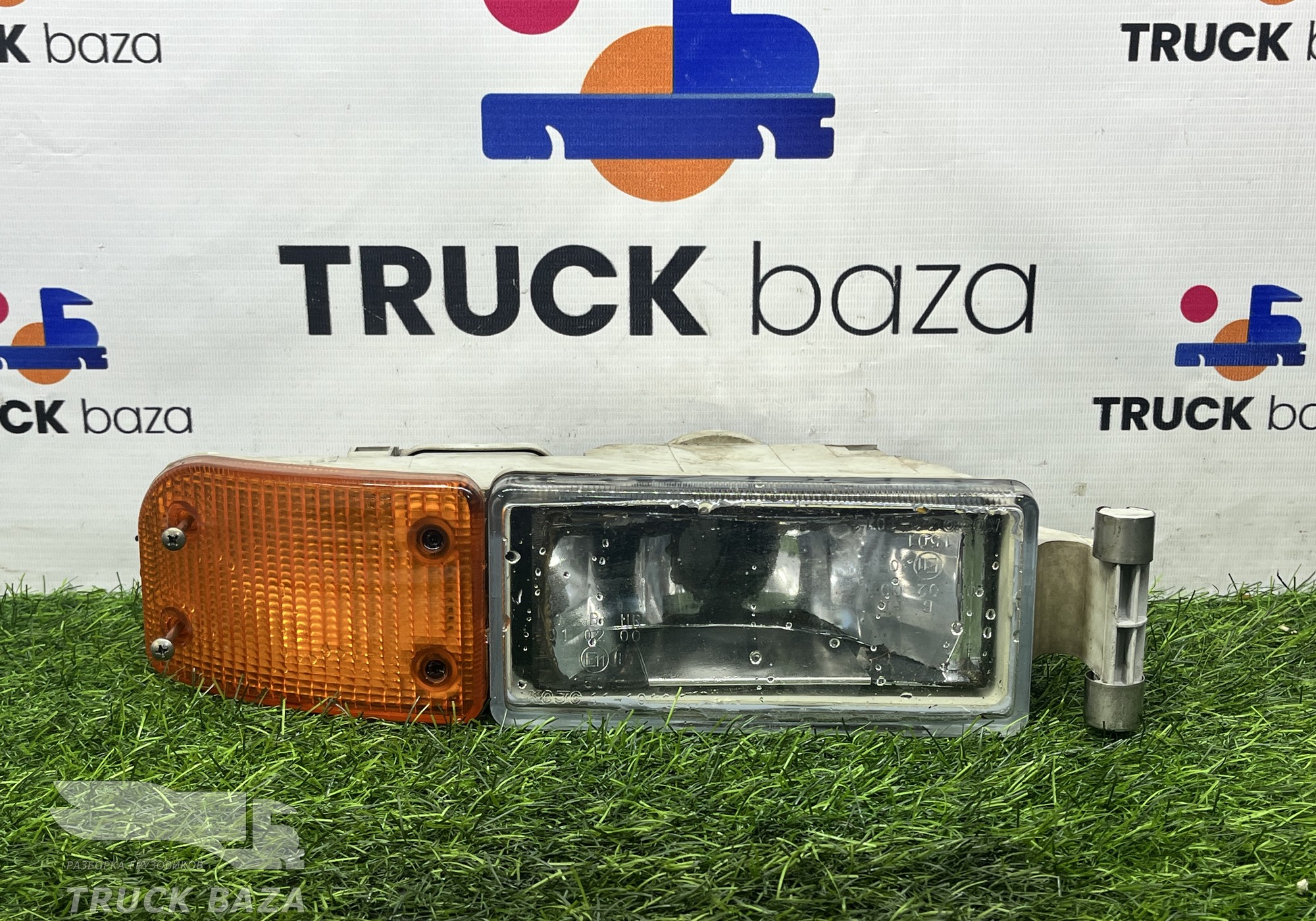 81253206112 Фара противотуманная правая